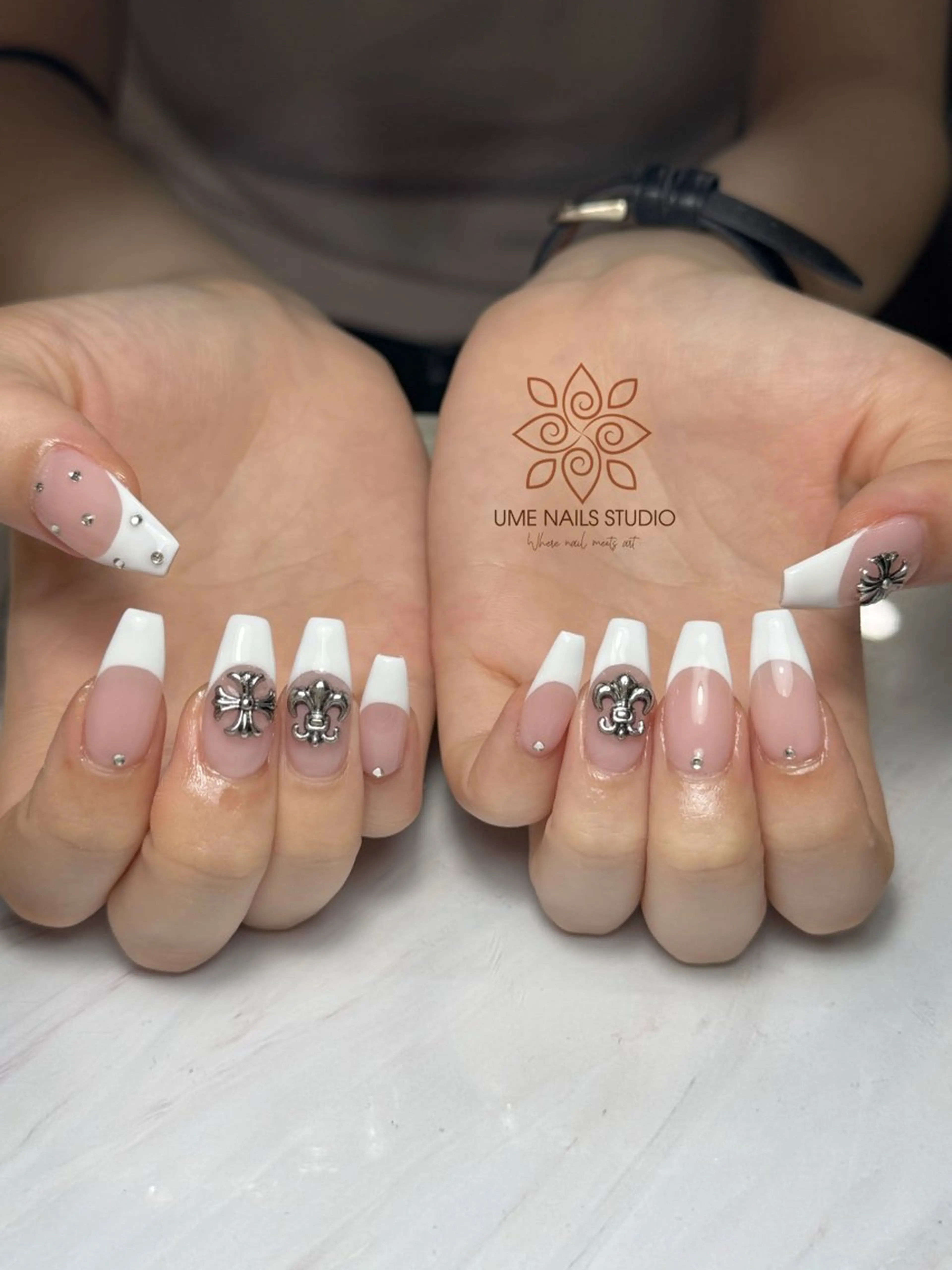 ネイル チークネイル クリアネイル ガーリー キラキラネイル 韓国ネイル ハンドネイル Ume Nail Studioのネイルデザイン
