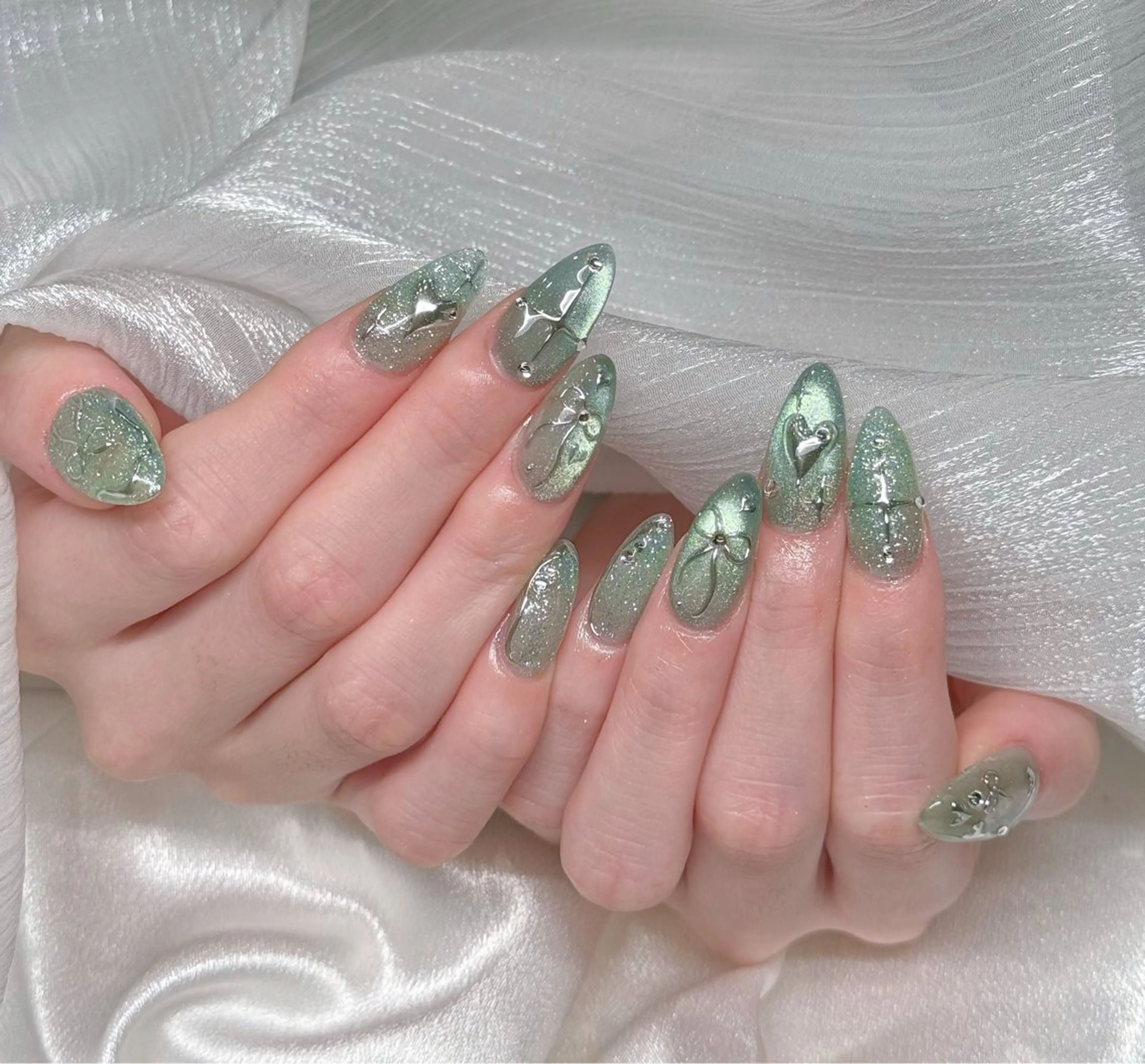 ネイル アートネイル フレンチネイル ジェルネイル グラデーション マグネットネイル ハンドネイル MILO 168 池袋のネイルデザイン