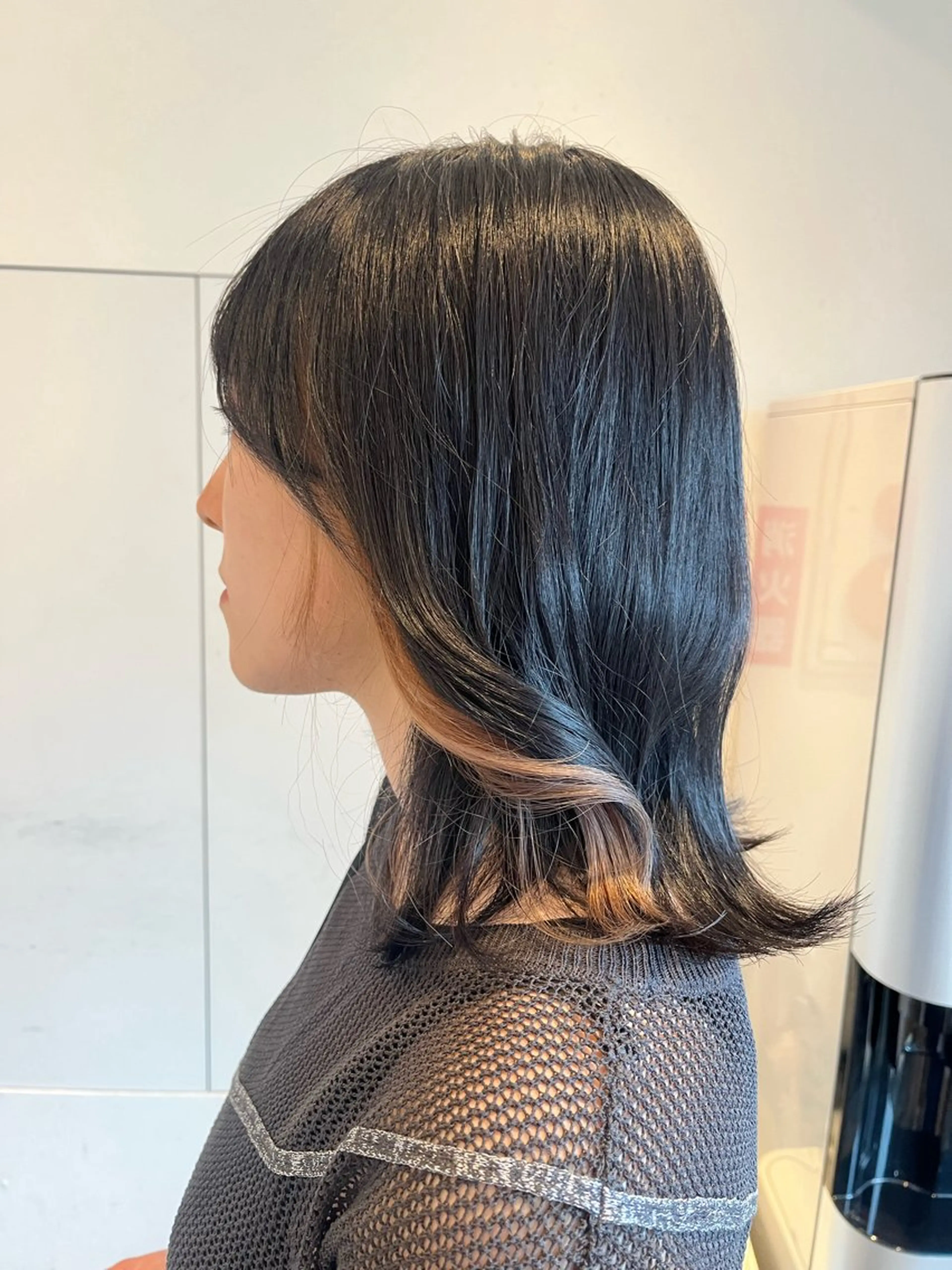 ミディアム カット ヘアカラー ラフィスヘアードープ所属・レイヤーと透明感の アユカ 髪質改善のヘアスタイル