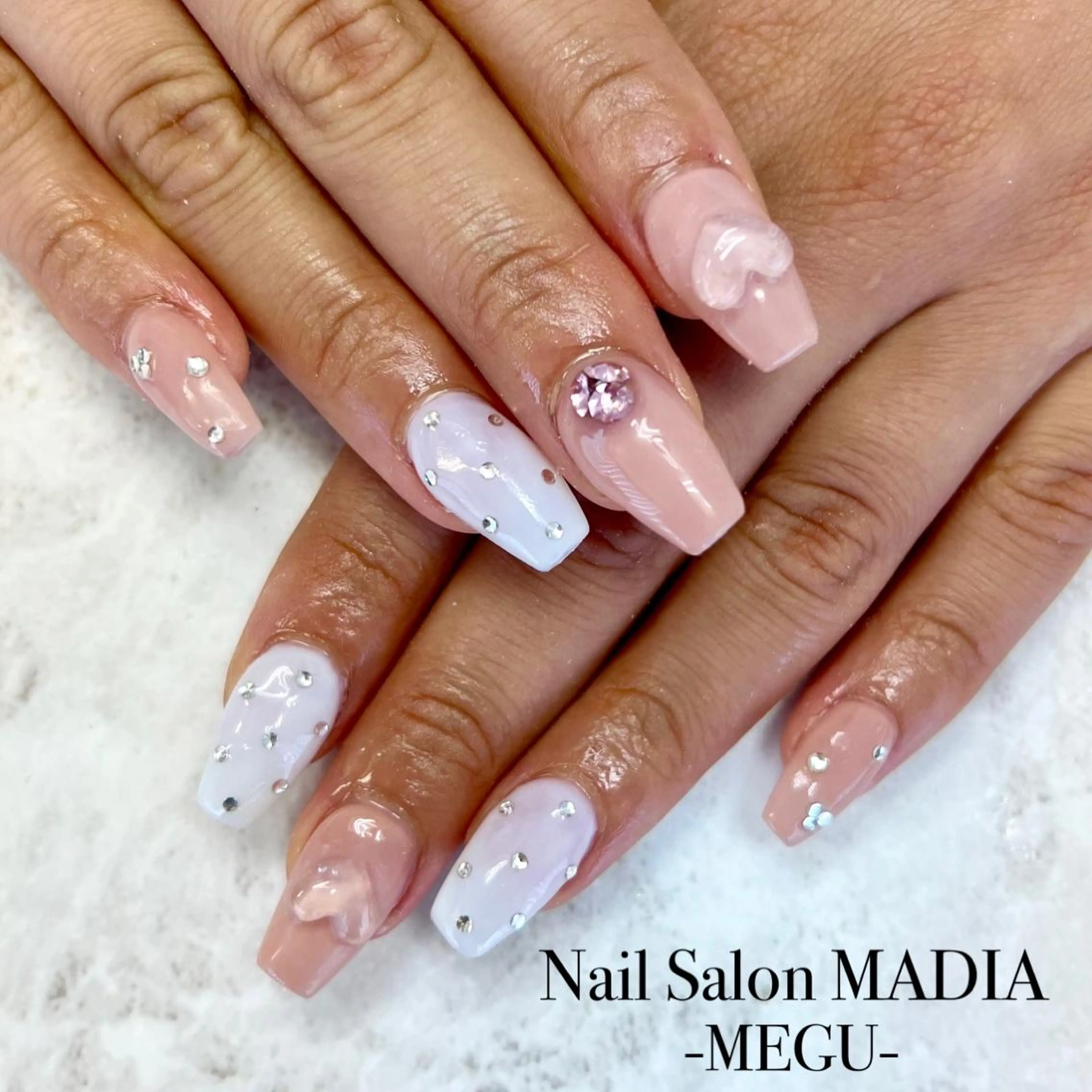 ネイル MADIA藤沢所属・MADIA MEGUのネイルデザイン