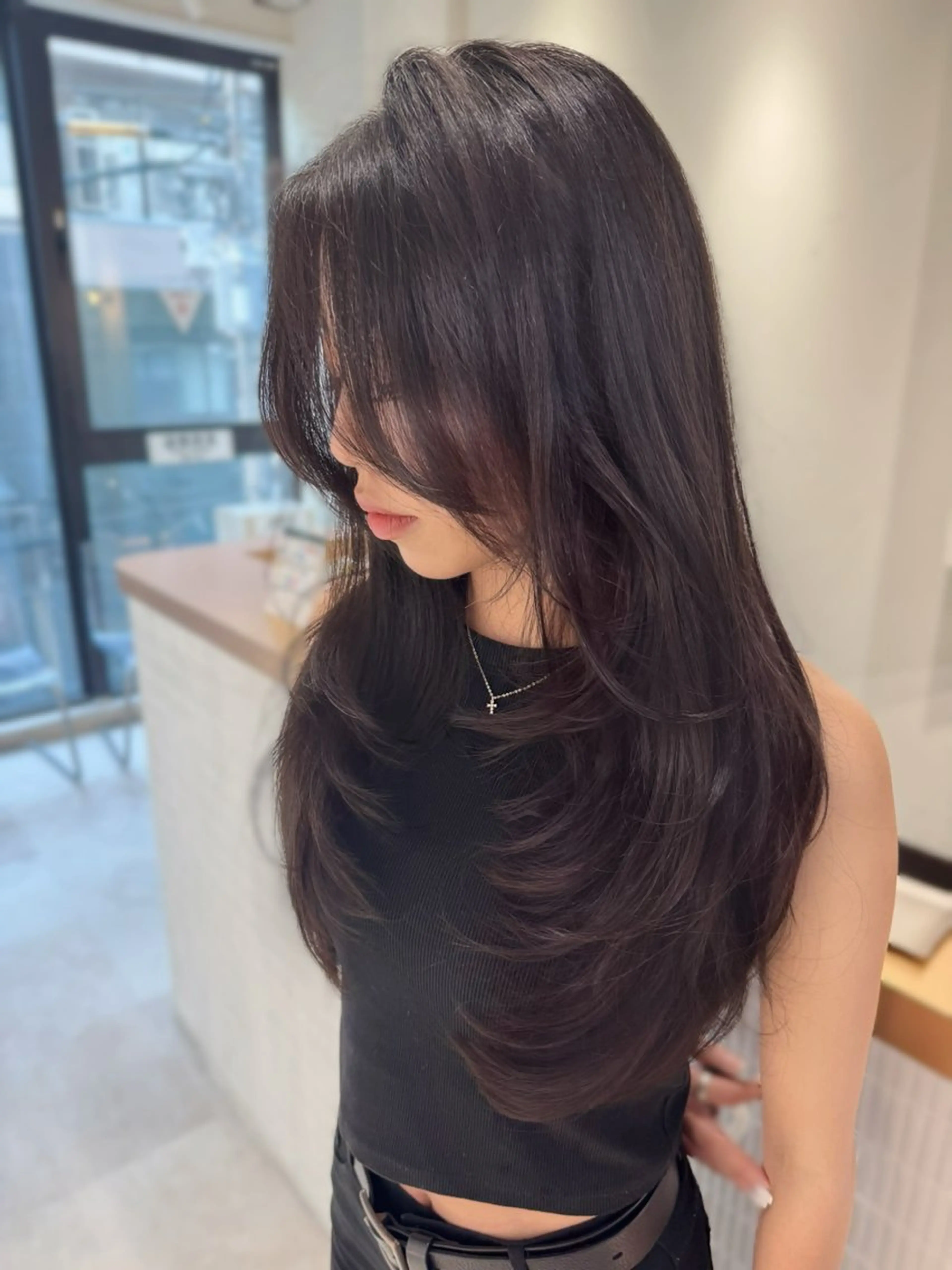 ロング ロングレイヤー かきあげバング レイヤーカット ロング 難波/レイヤーカット zina【辻優也】のヘアスタイル