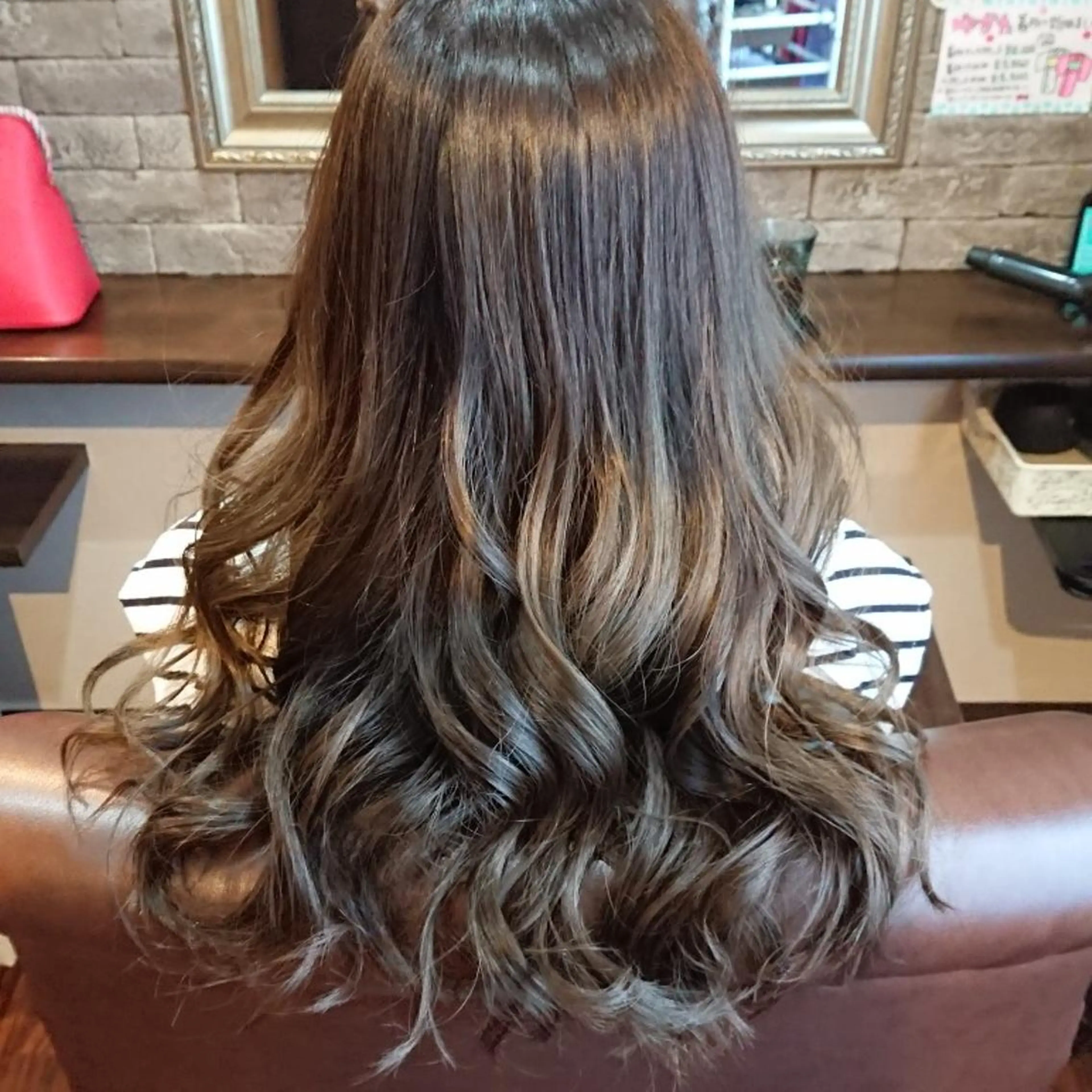 ロング カラー グレージュ カット ヘアカラー トリートメント ヘッドスパ 美髪 カラーリストのヘアスタイル