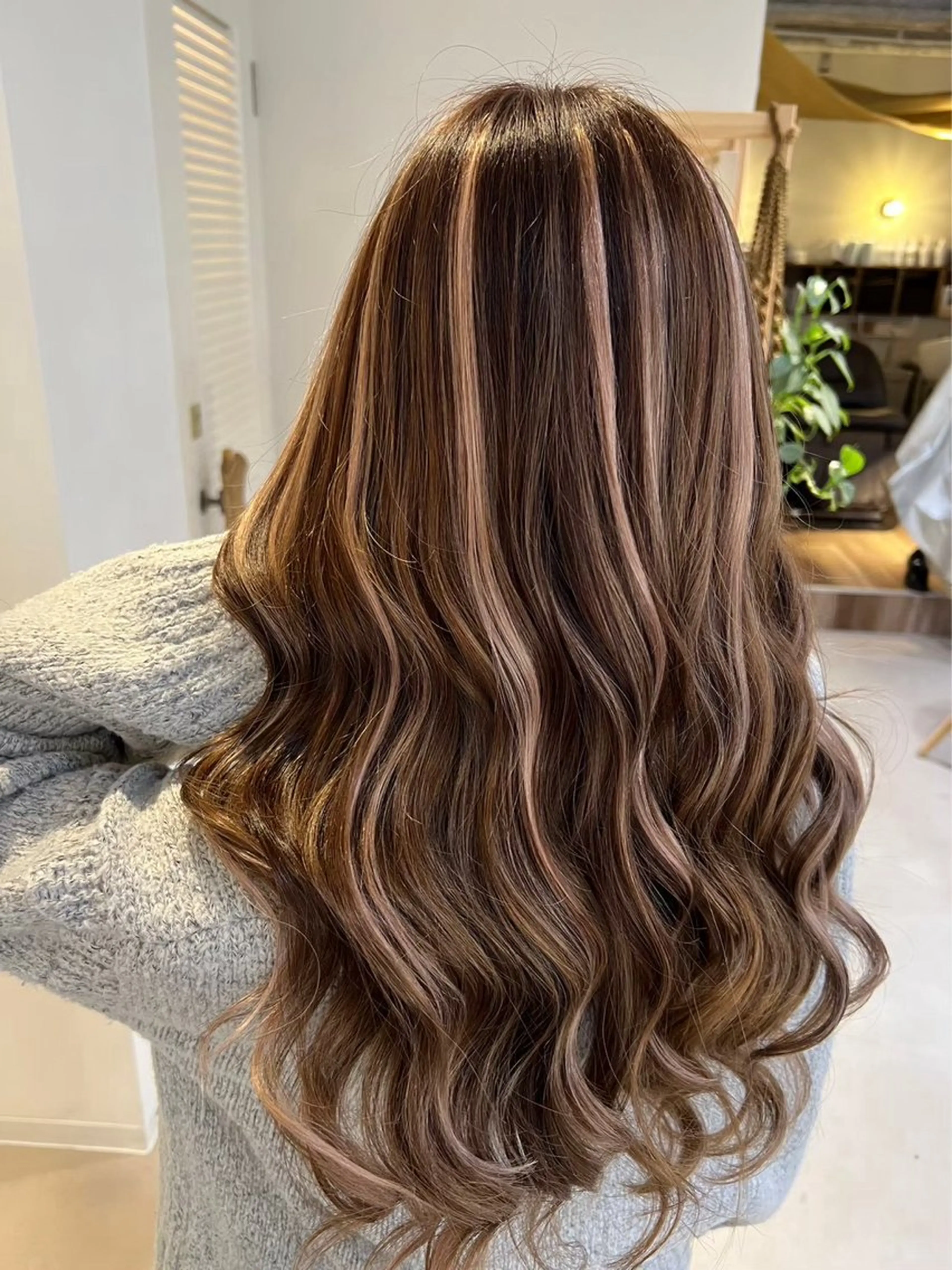 ロング カラー shu ブラウンピンクカラーのヘアスタイル
