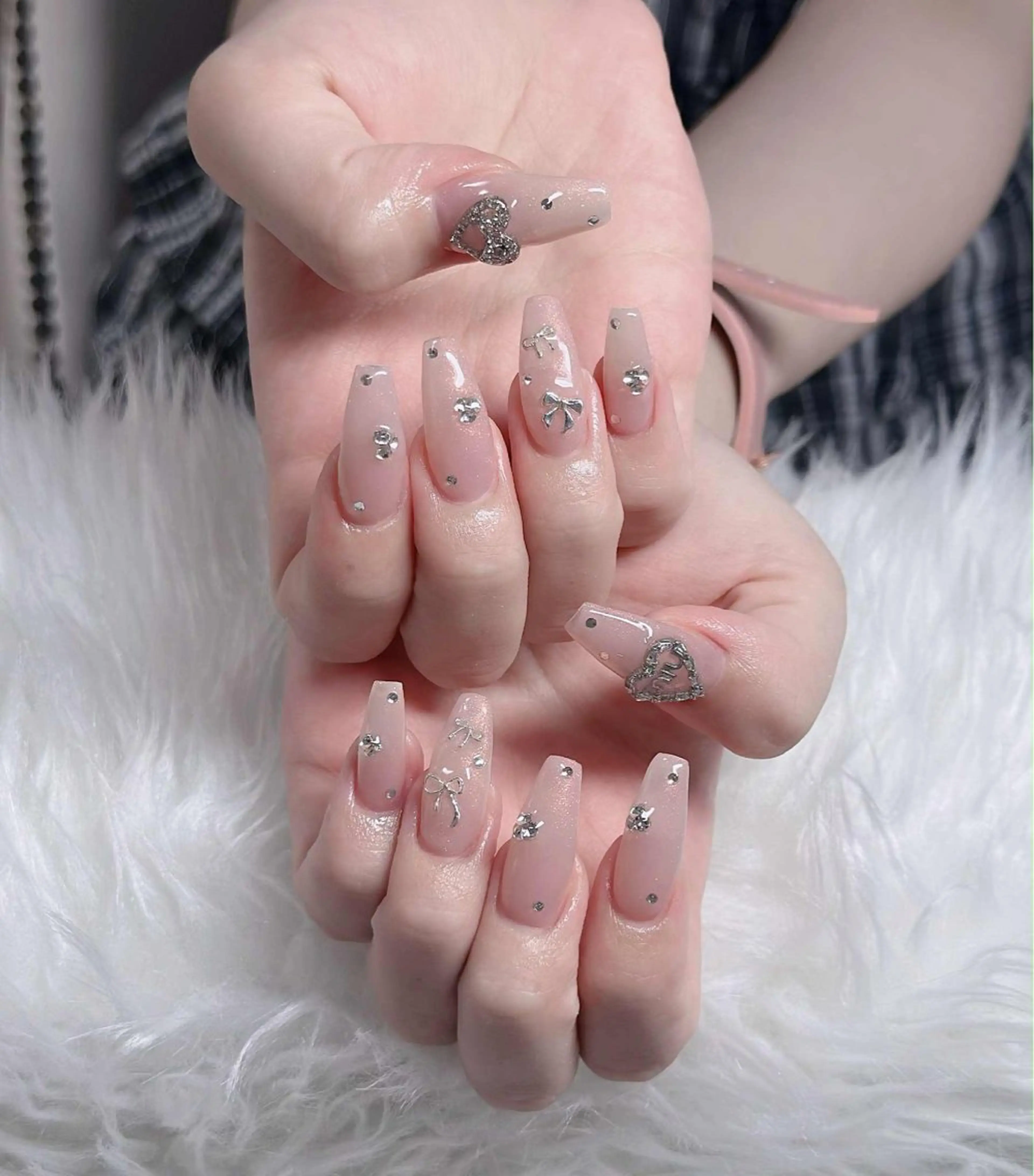 ネイル フレンチネイル ジェルネイル ハロウィン キラキラネイル 韓国ネイル H.babynailsalon所属・H.baby Nail Salonのネイルデザイン