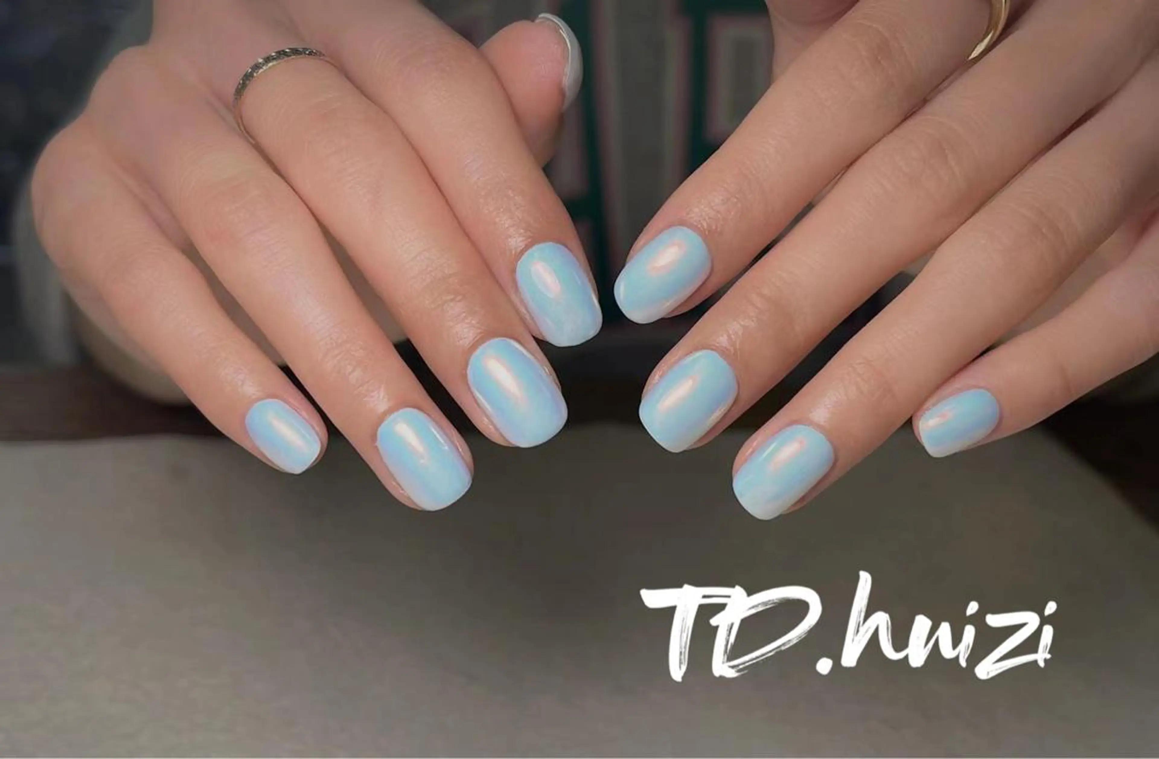 ミラーネイル💅オロラミラーネイル(2色まで選べます) ☆鏡のような光感があるミラーパウダー初回オフ無料の写真