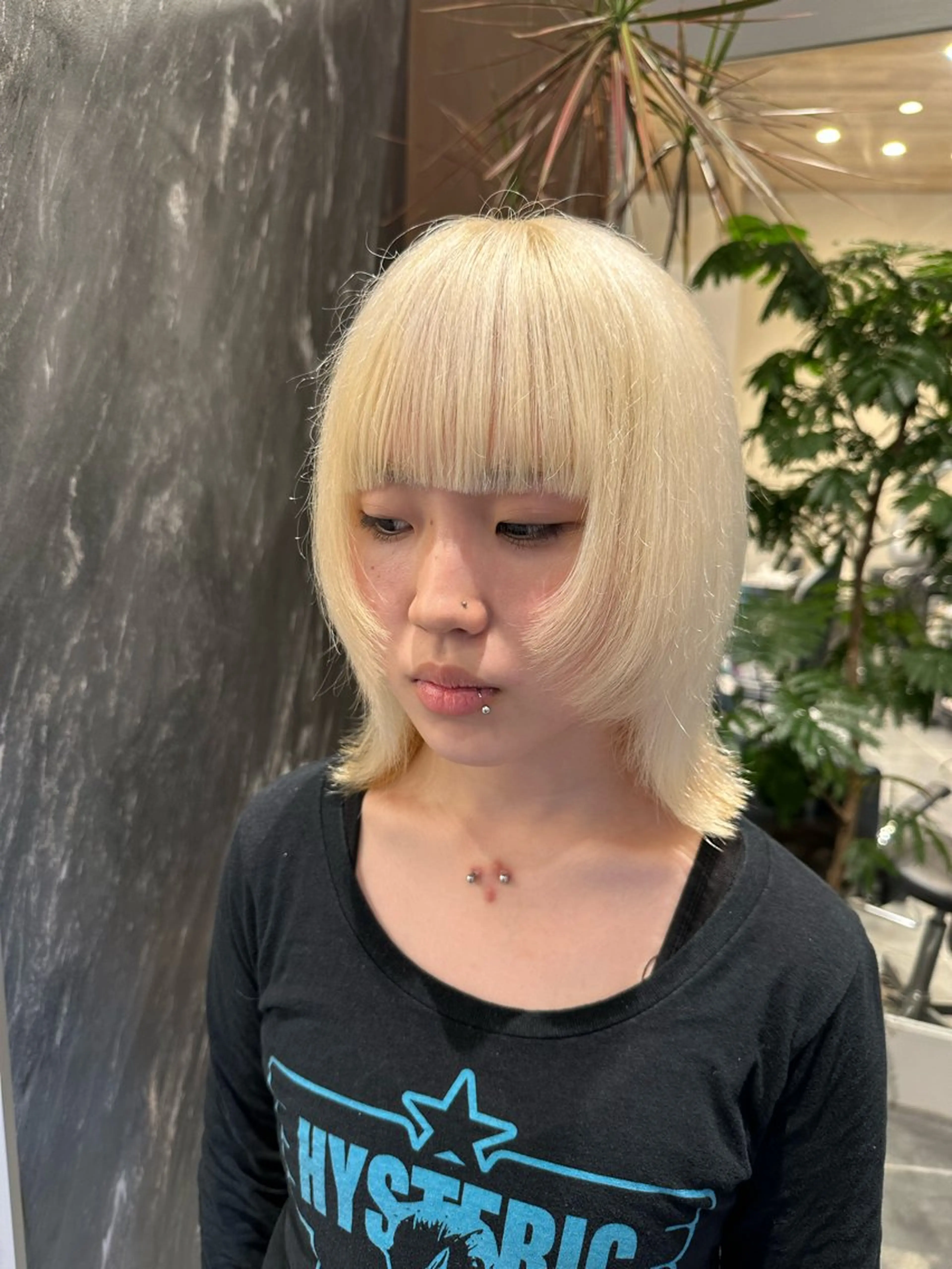 ミディアム カラー ブリーチ 抜きっぱなしブロンド ブロンド ケアブリーチ ダブルカラー ヘアカラー トリートメント salowin原宿iori所属・💋ハイトーンデザイ ンヘア💋A'nyuのヘアスタイル
