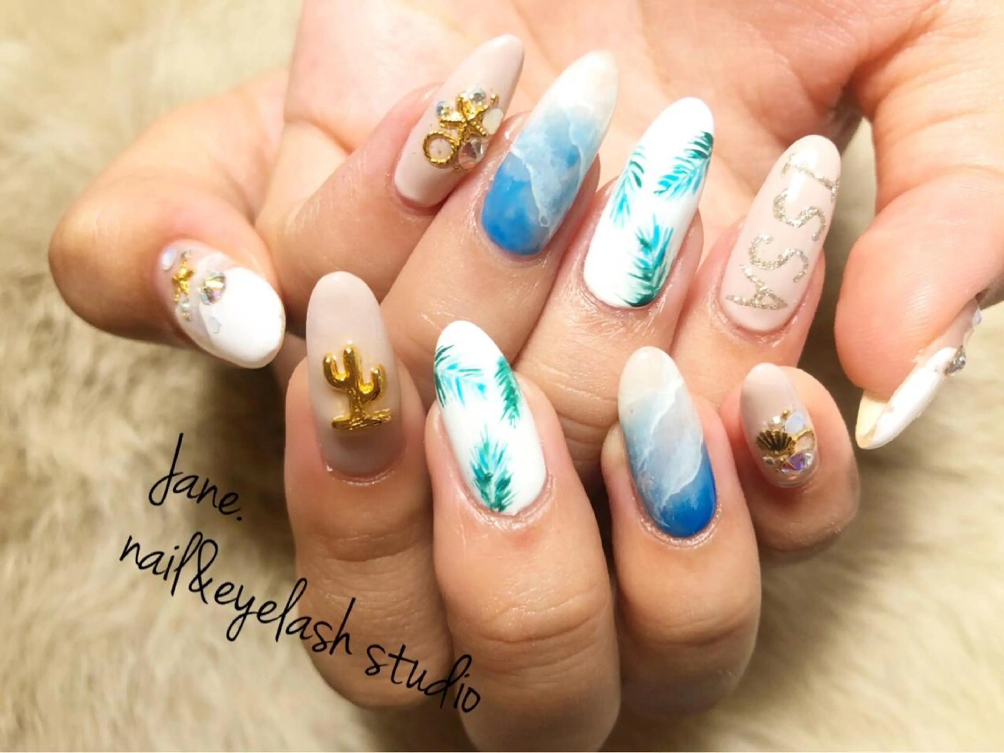 ネイル Yakko pas á pasのネイルデザイン