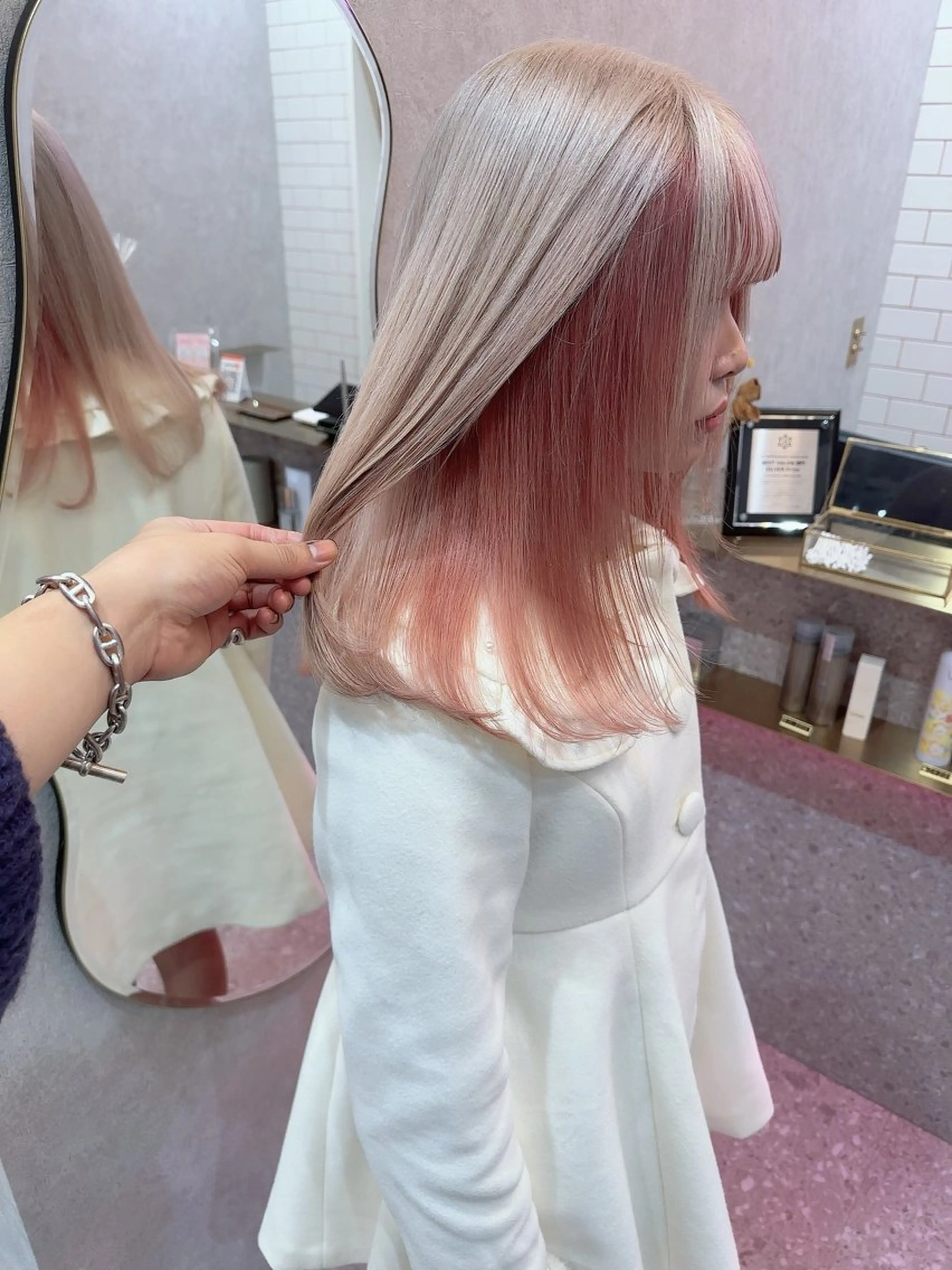 セミロング 縮毛矯正 ViVIE所属・VIVIE天神 ブリーチのヘアスタイル