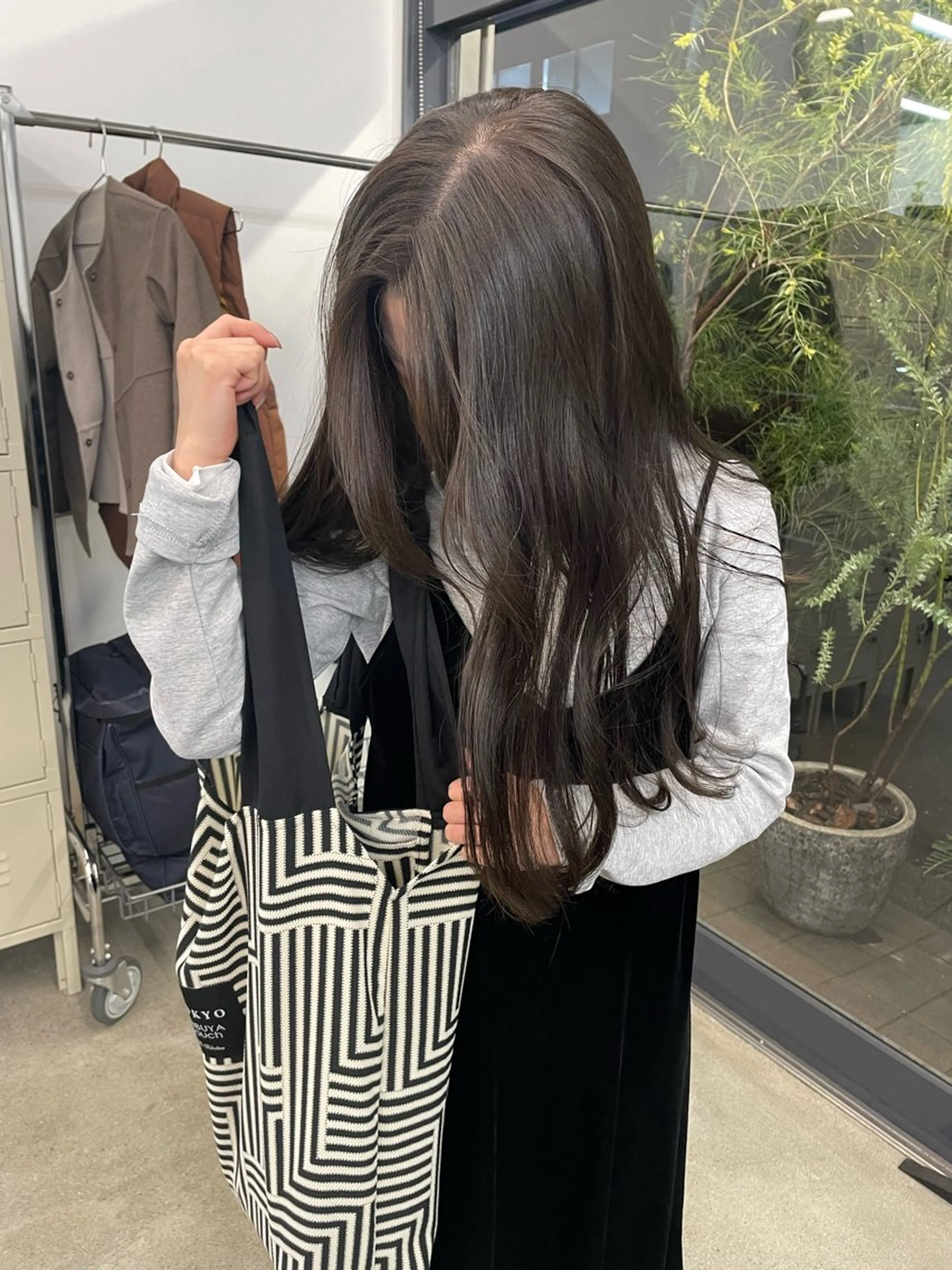 ロング カラー グレージュ カット ヘアカラー レイヤーパーマ、ボブ 小須田ゆあのヘアスタイル