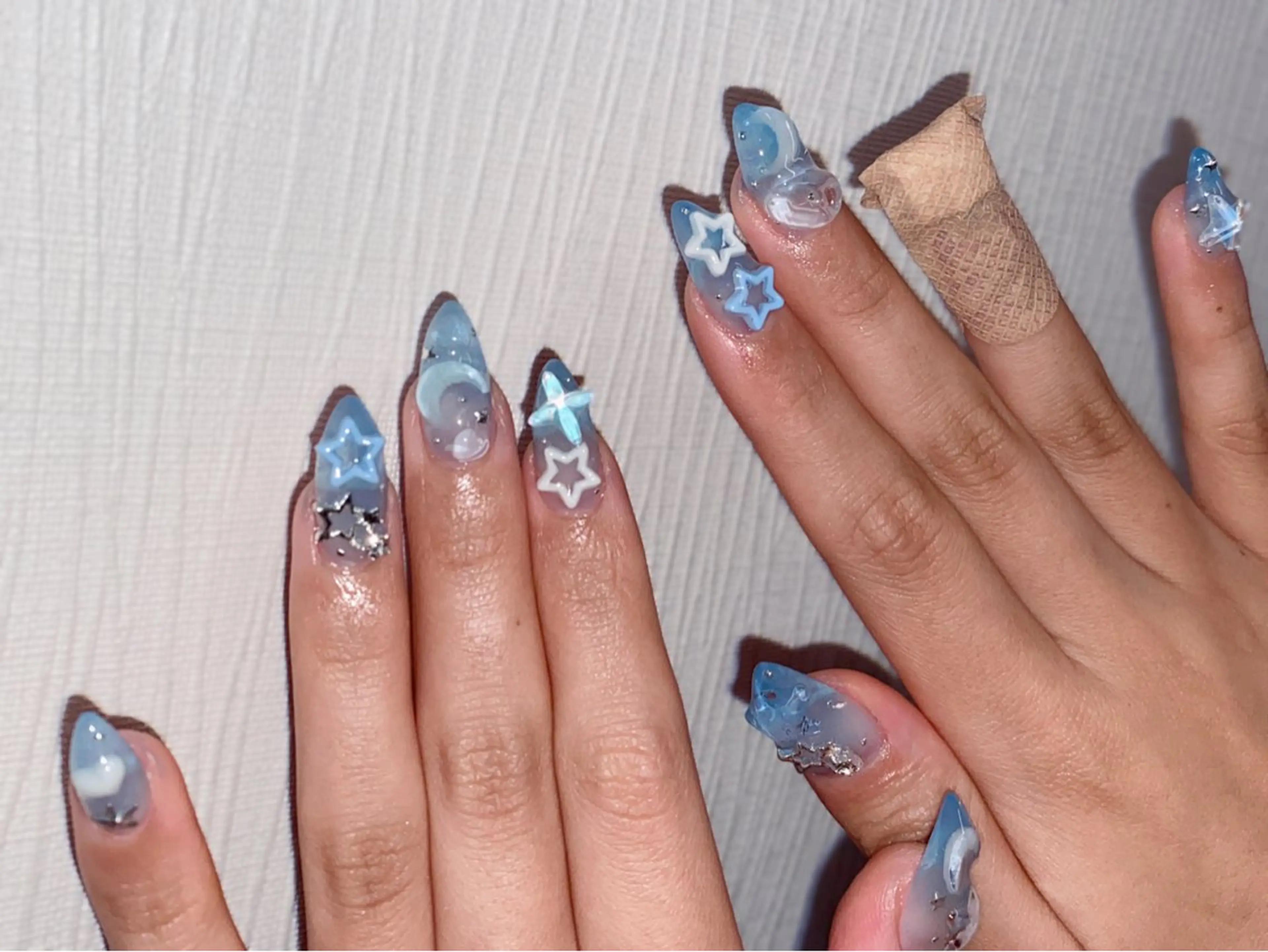 ネイル チークネイル 成人式 ドット フレンチネイル ジェルネイル ゆず Nail Salonのネイルデザイン
