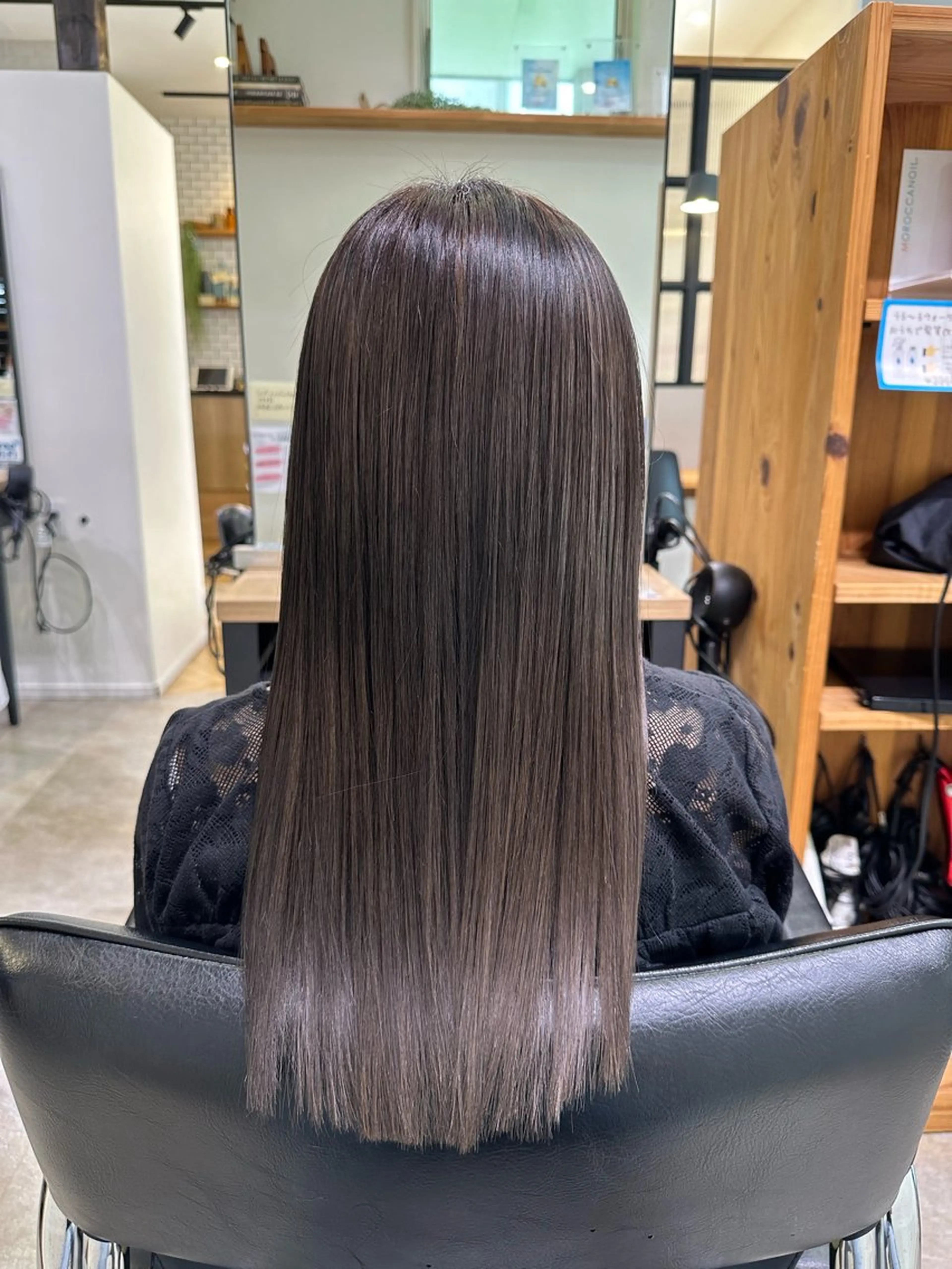 ロング カラー 透明感カラー カット ヘアカラー トリートメント 伊藤 旭華のヘアスタイル
