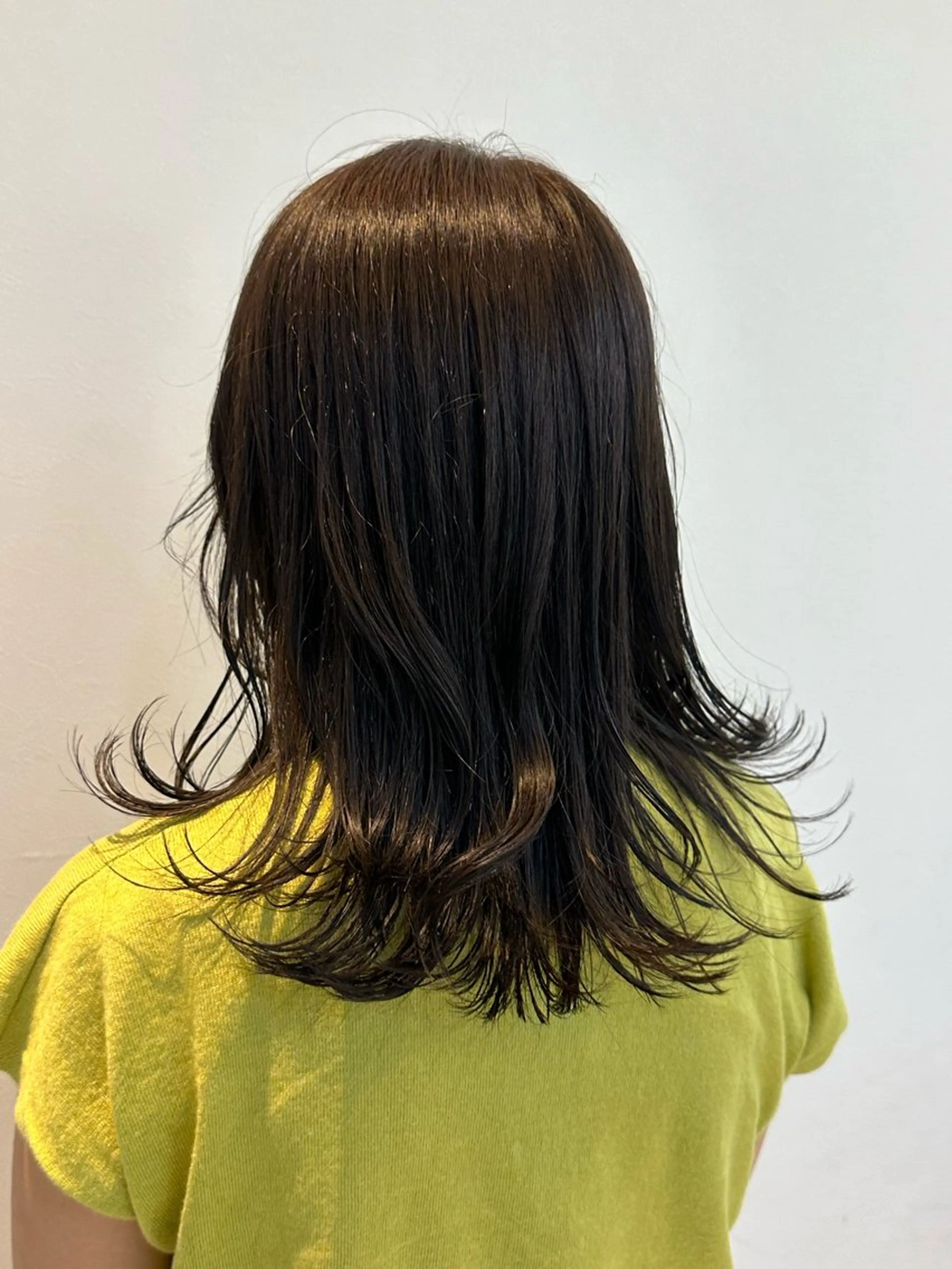 セミロング カラー グレージュ レイヤーカット 外ハネヘア Nakamura Manaのヘアスタイル