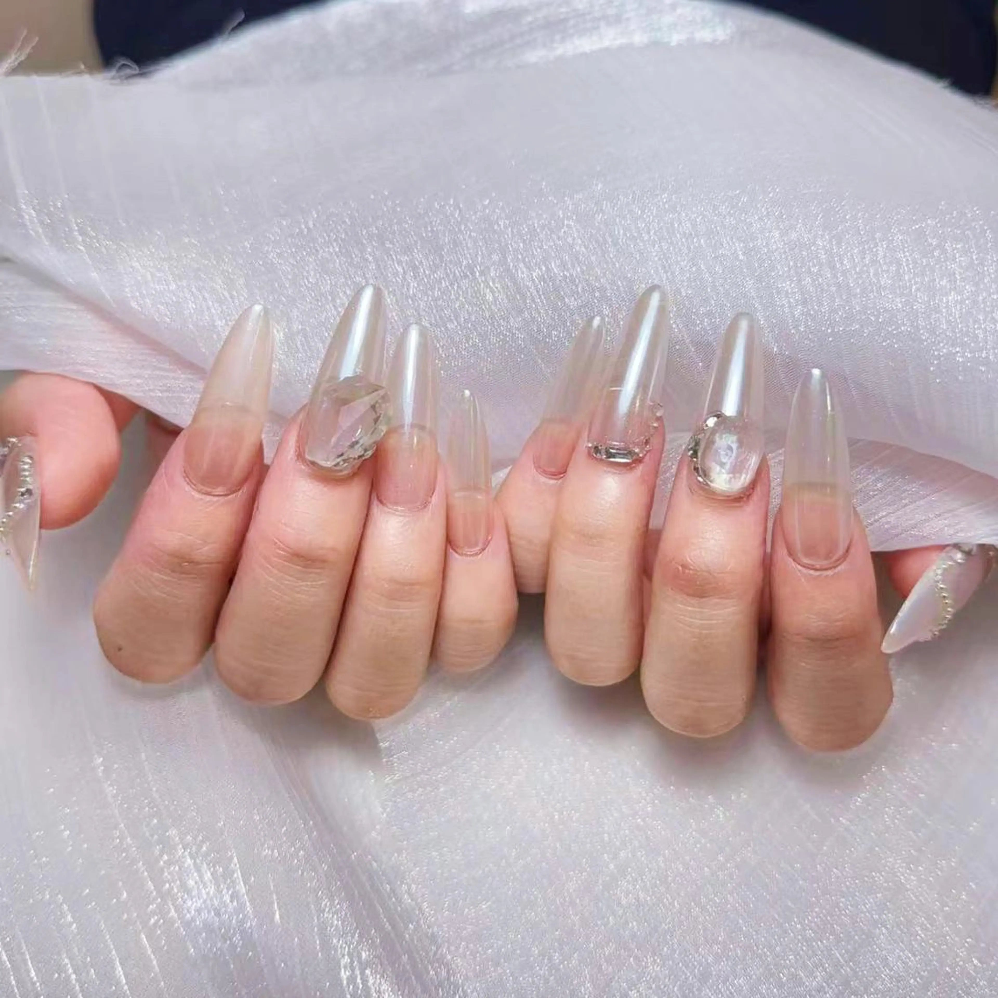 ネイル アートネイル オーロラネイル ガーリー キラキラネイル 韓国ネイル ハンドネイル nina 💅のネイルデザイン