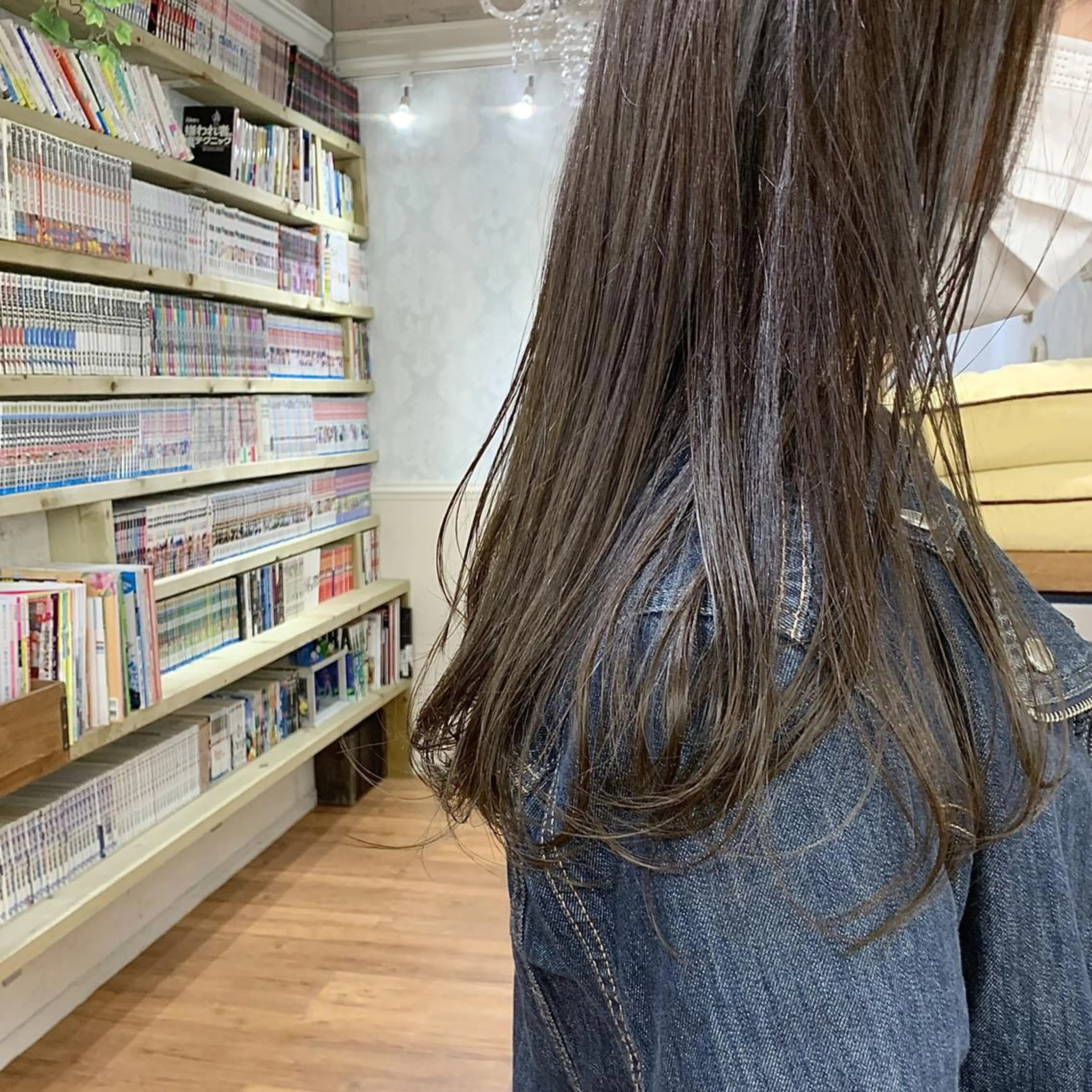 セミロング カラー アッシュ アッシュブラウン ブリーチ ブラウンカラー 透明感カラー カット ヘアカラー トリートメント お顔まわりカット🌱 emo.村松泉綺のヘアスタイル
