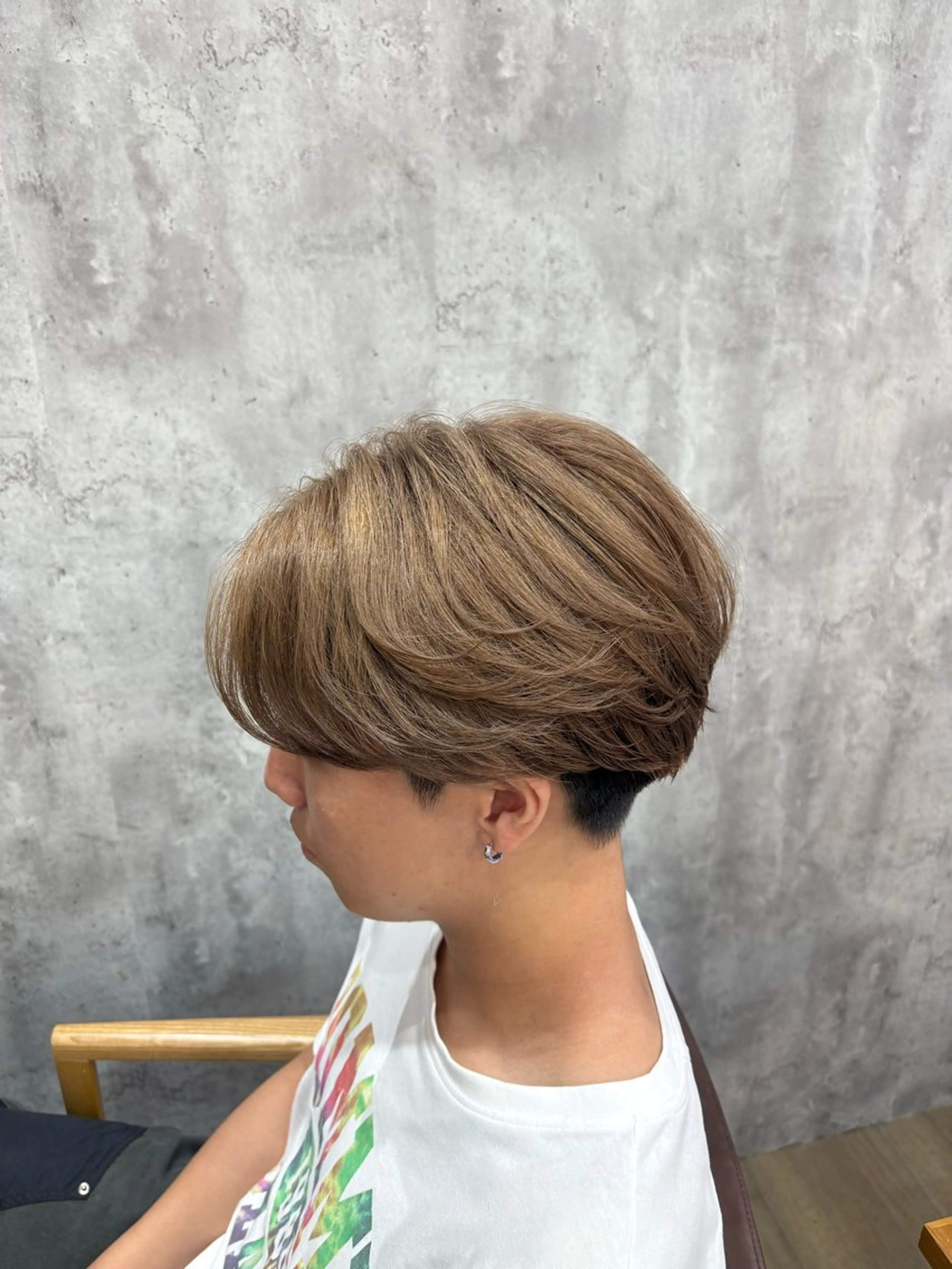 ショート カラー メンズ ベージュカラー カット ヘアカラー 毛流れヘアの達人 店長　須田龍世のヘアスタイル