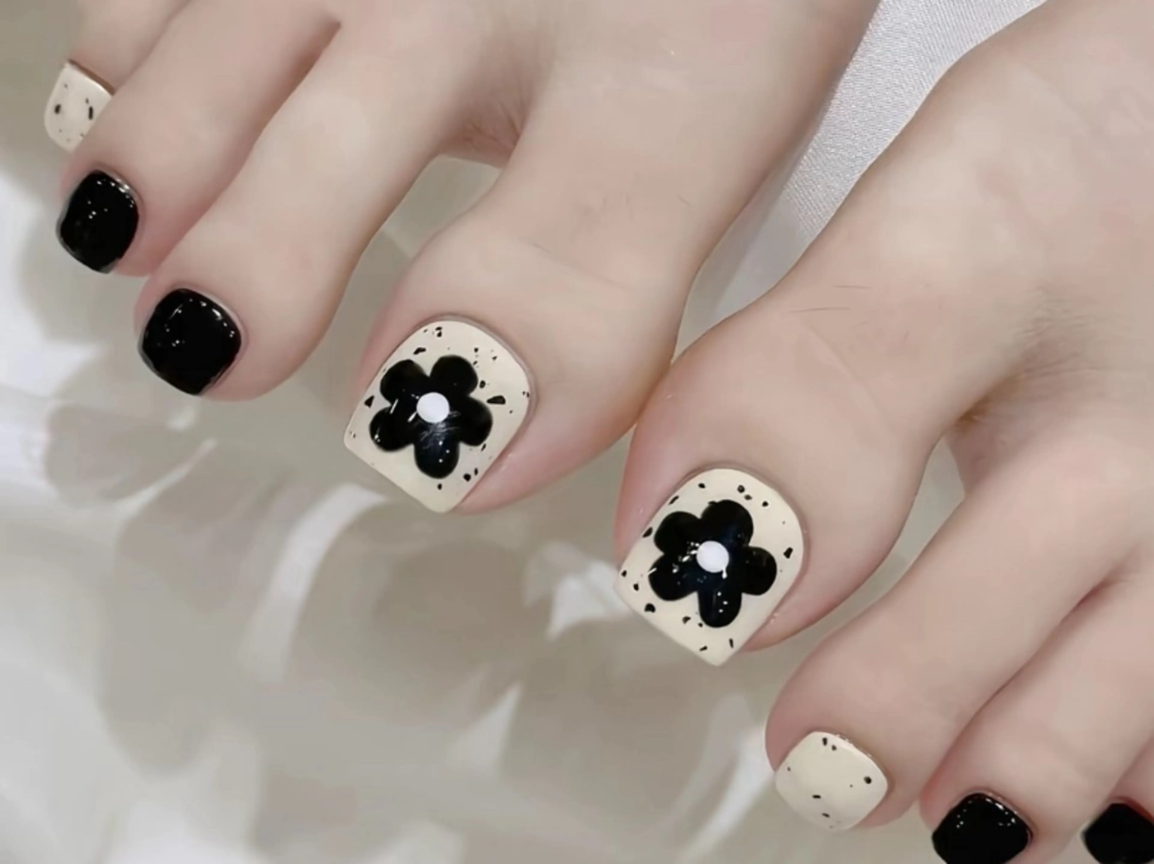 ネイル フットネイル HIN NAILのネイルデザイン