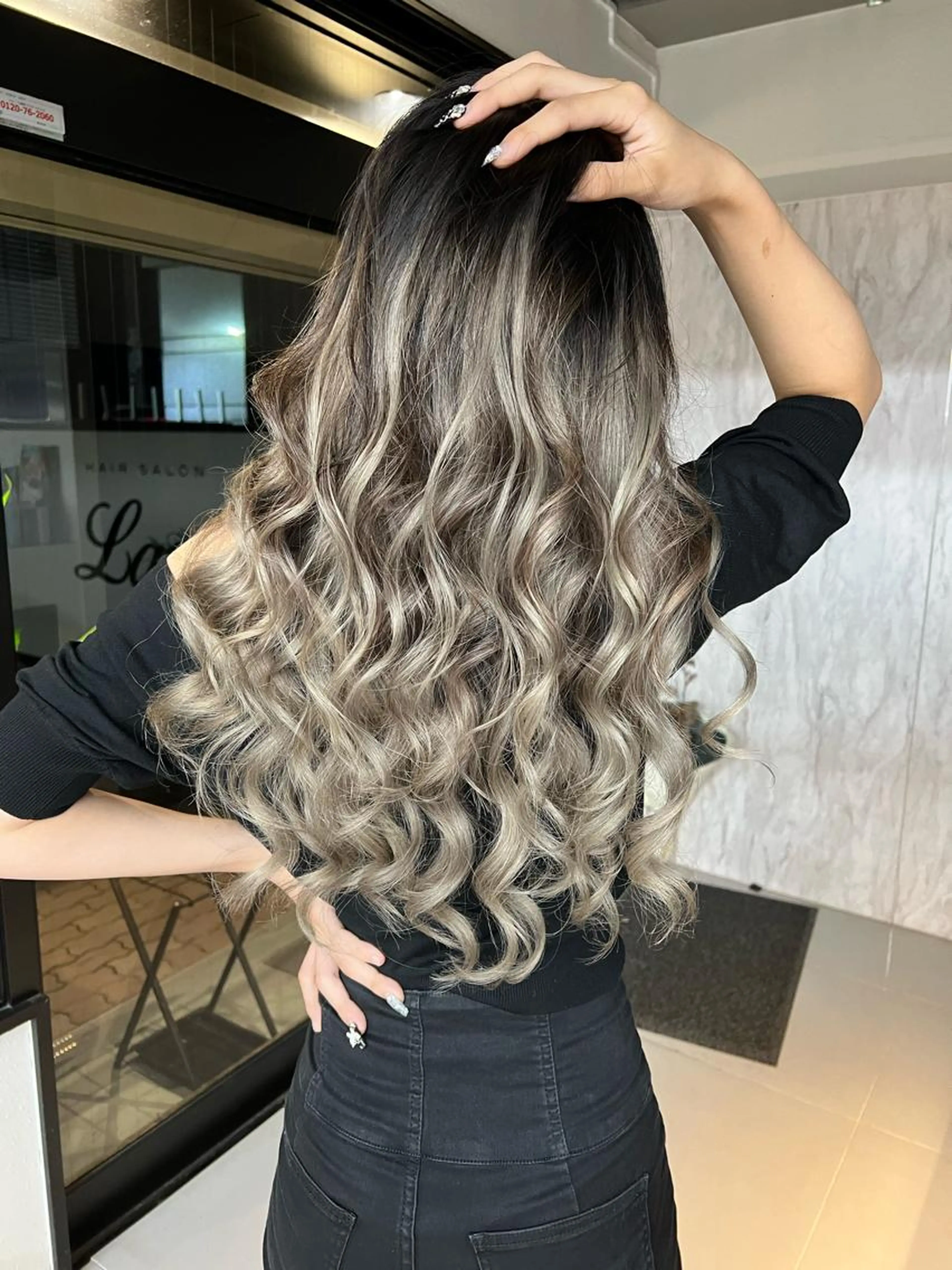 カラー+トリートメント+最高級シールエクステ45cm 胸下ロング 70本の写真