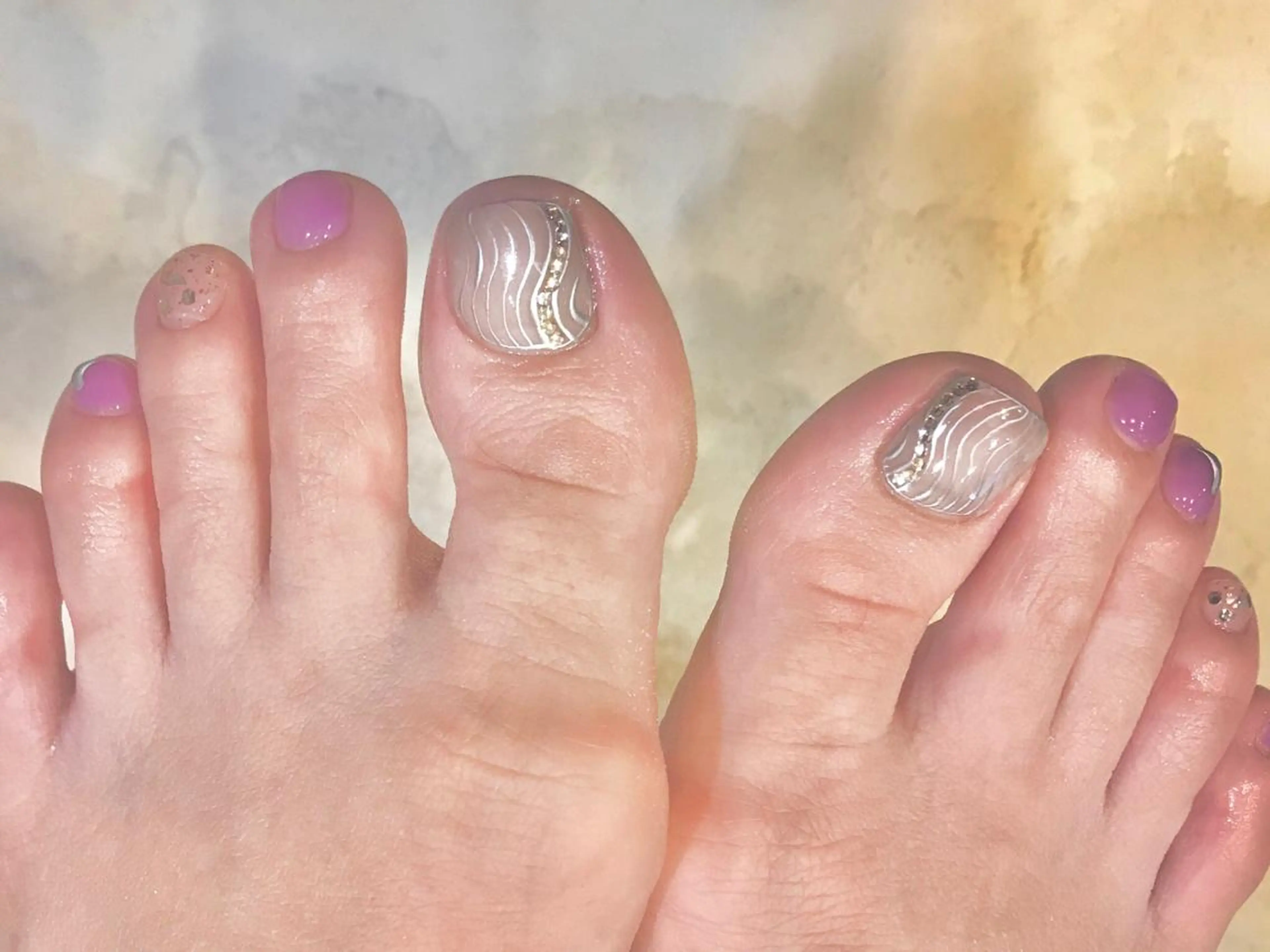 ネイル アートネイル 長さ出し フットネイル マグネットネイル ミラーネイル フットネイル A85G ayakoのネイルデザイン