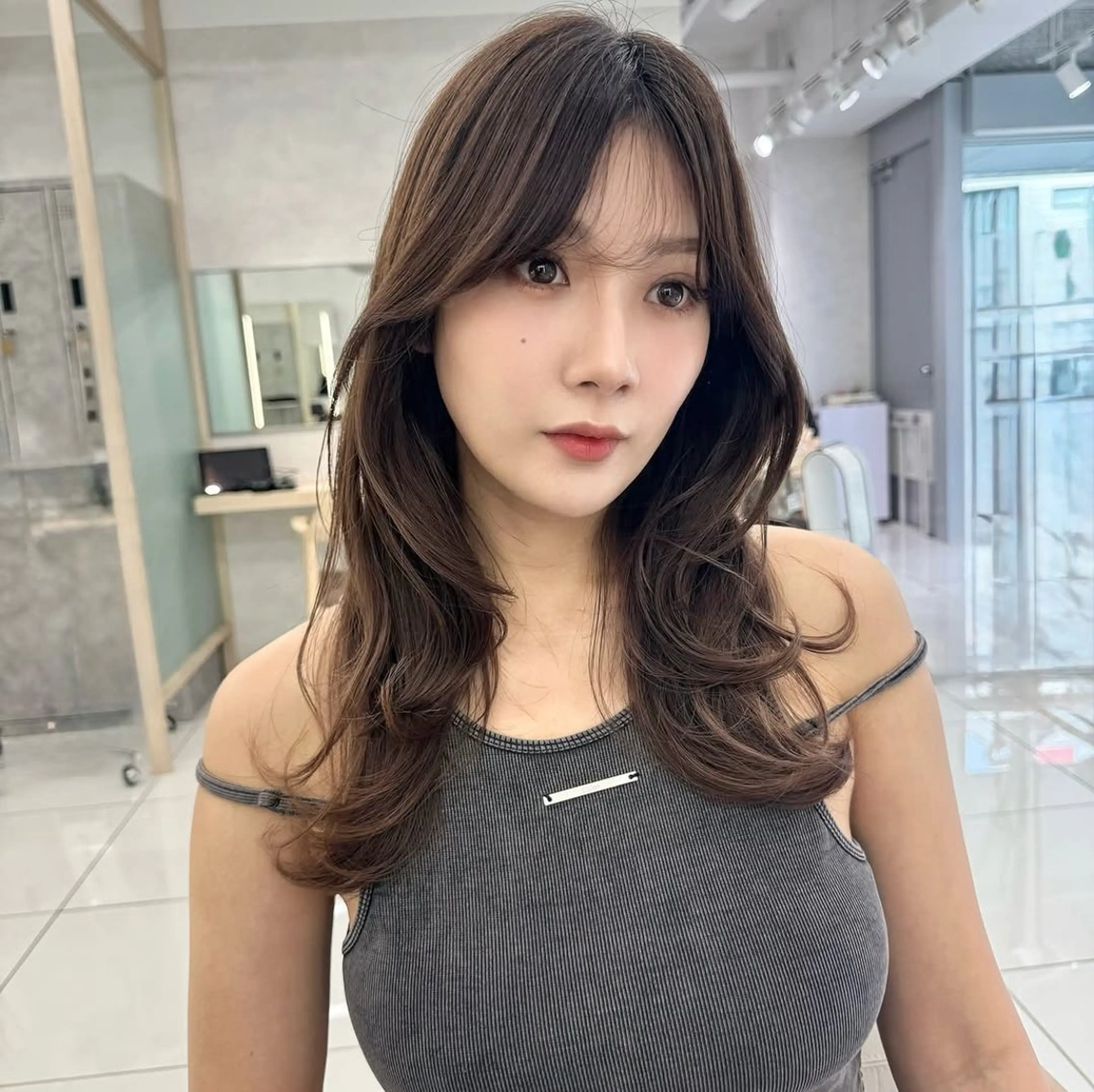 セミロング くびれヘア くびれレイヤー レイヤーカット 似合わせカット レイヤー×韓国 🇰🇷鈴木啓太のヘアスタイル