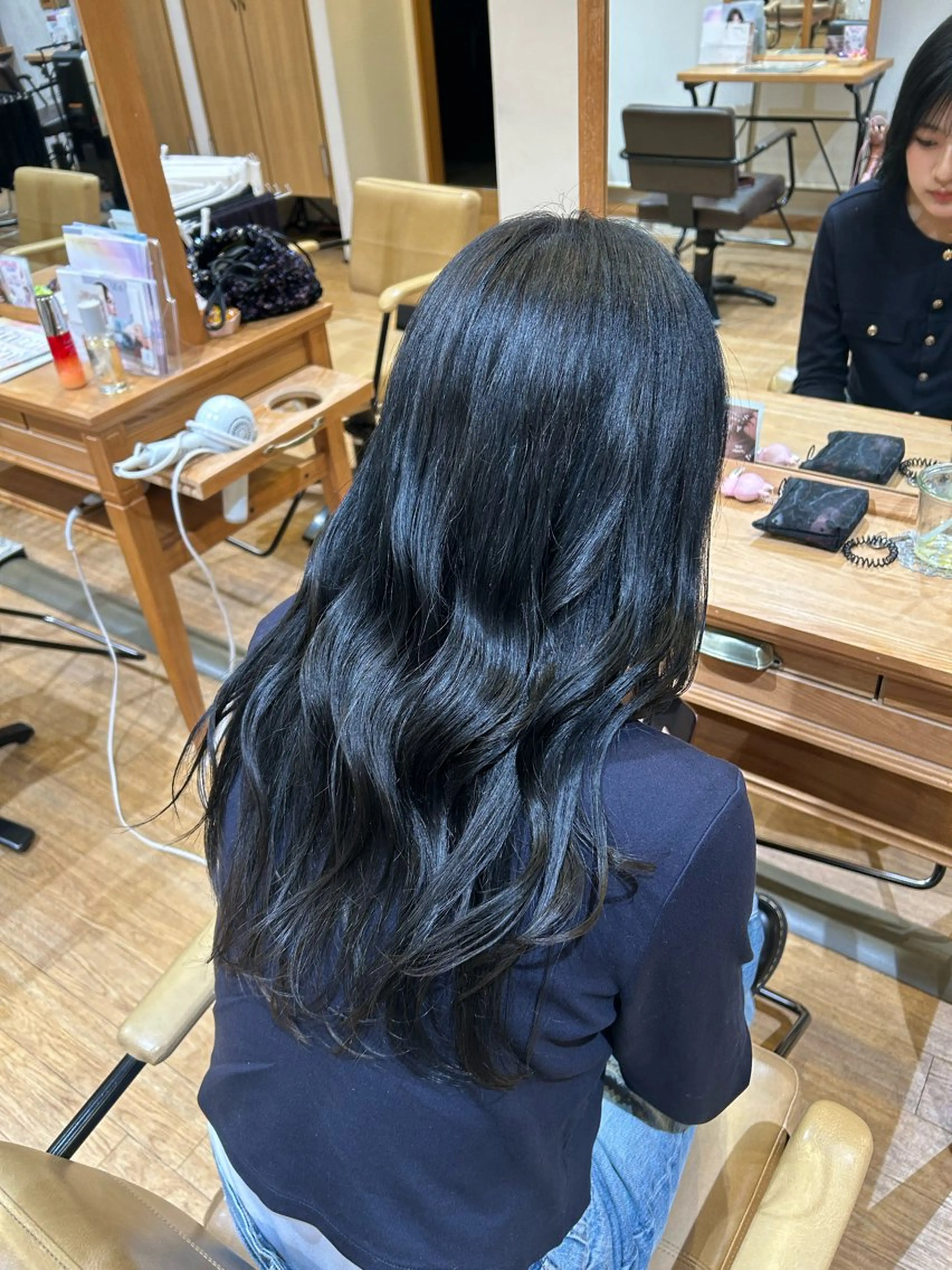 カラー 黒髪 ブルーカラー ブルーブラック 竹本 柚衣子のヘアスタイル