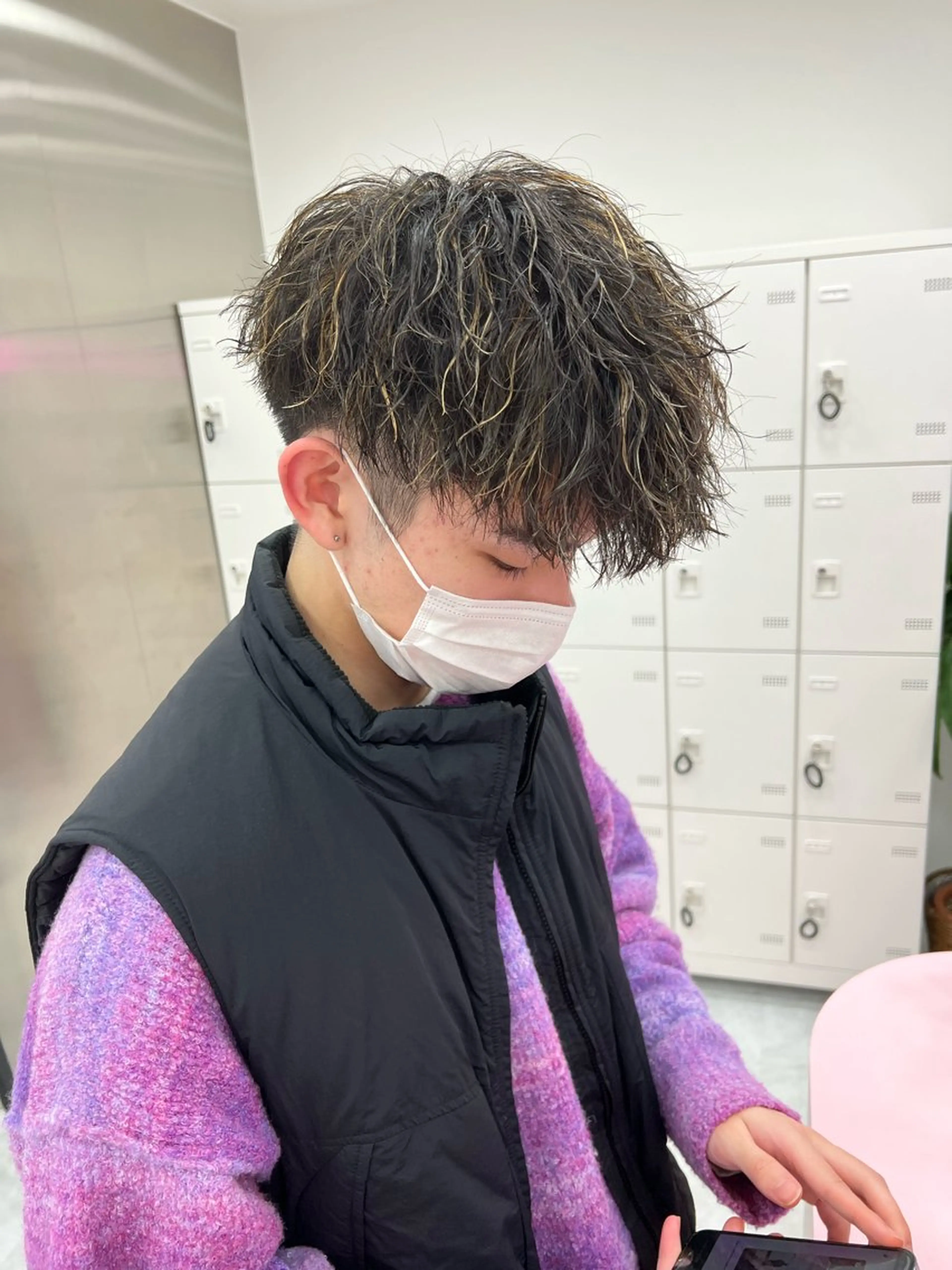 ミディアム パーマ メンズ ミディアムパーマ センターパート メンズ韓国風 韓国マッシュ マッシュウルフ カット パーマ トリートメント ヘッドスパ ヘアセット ✨メンズウルフ特化 美容師タイガ✨のヘアスタイル