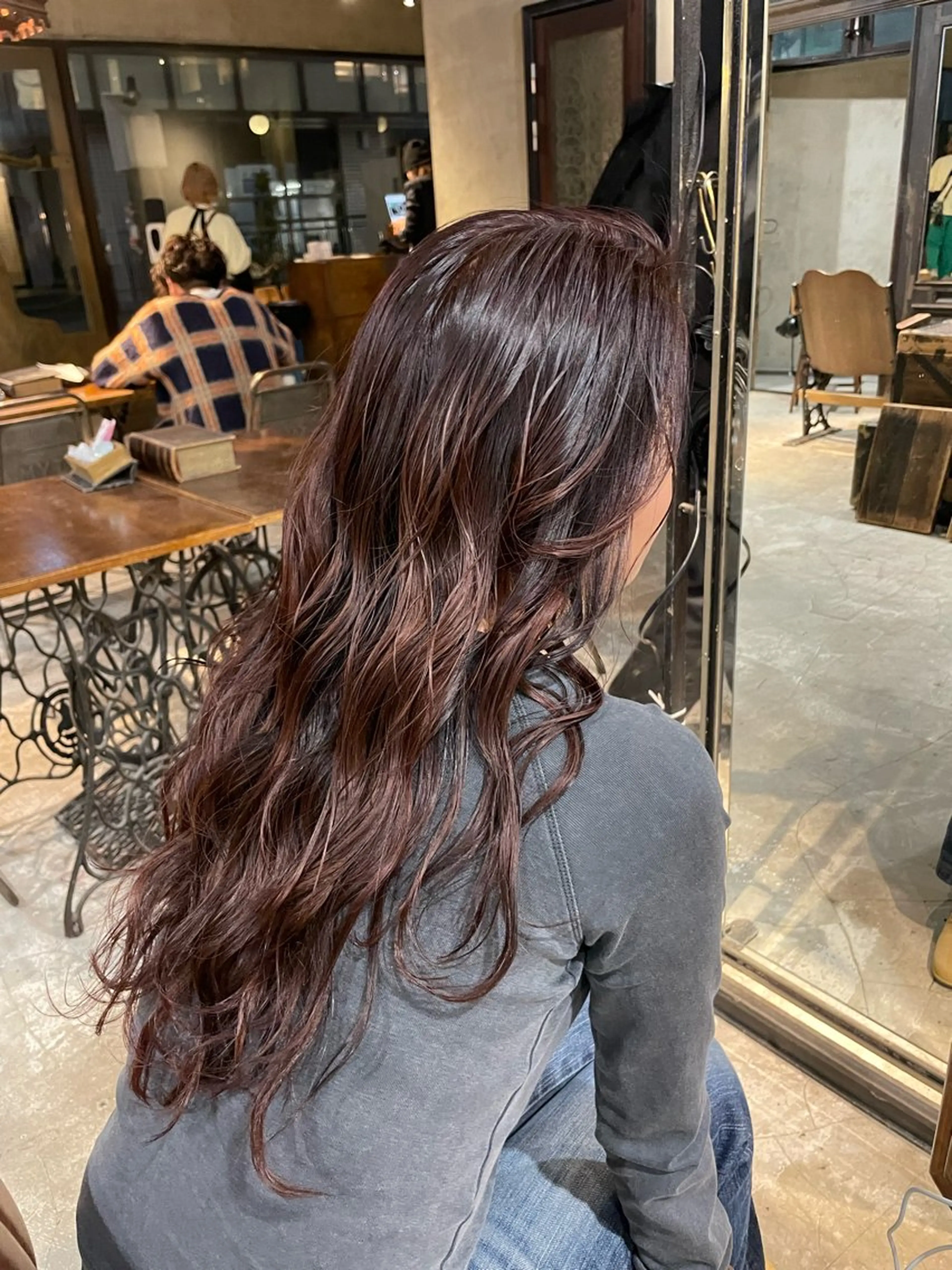 セミロング カラー ヘアアレンジ バレイヤージュ カシス レッドカラー レイヤーカット ヘアカラー トリートメント ヘッドスパ ヘアセット 🌿艶髪・透明感🌿 TATSUKIのヘアスタイル