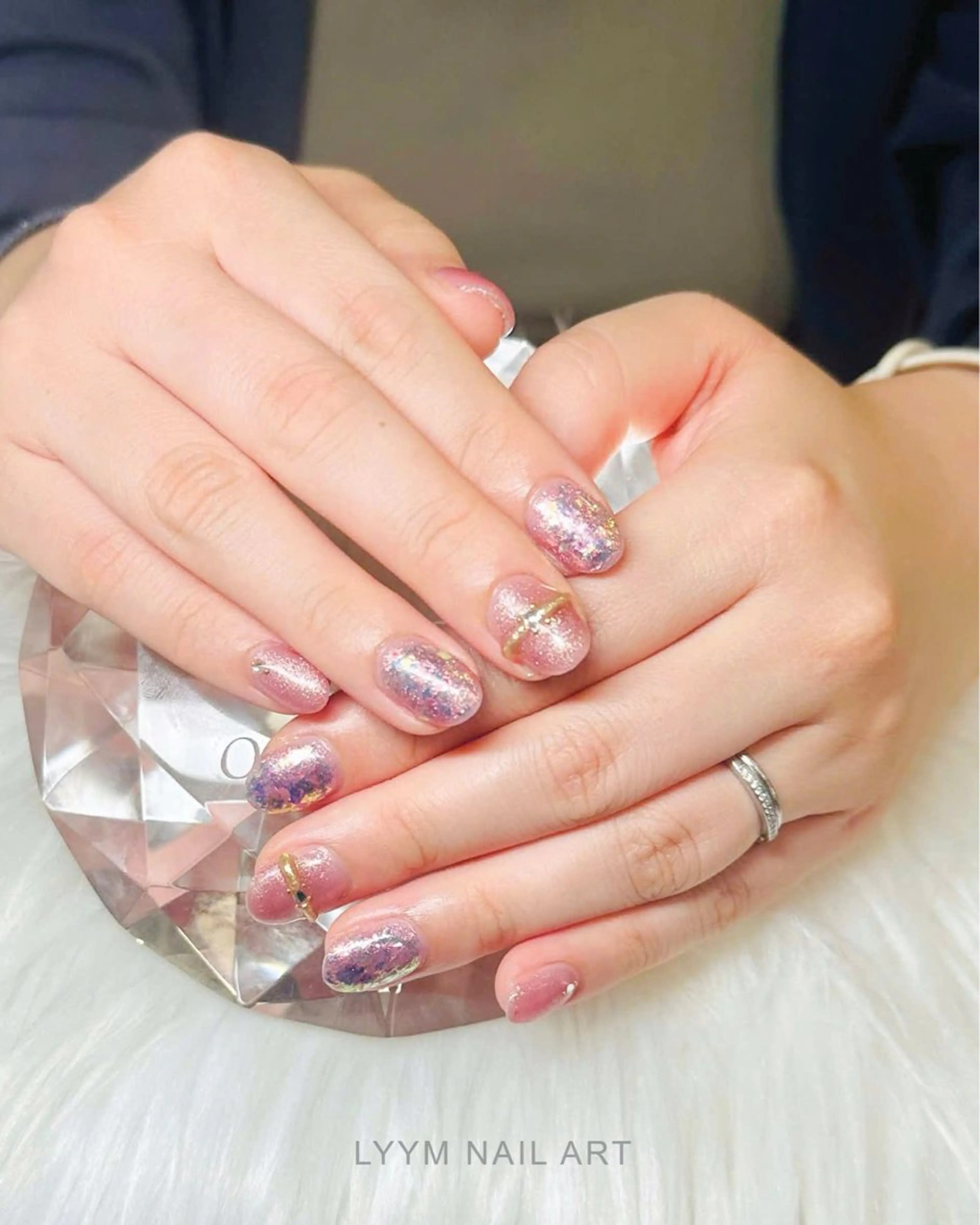 ネイル オーロラネイル 韓国ネイル ラメ(グリッター) ピンク ぷっくりネイル ハンドネイル LYYM Nail Salonのネイルデザイン