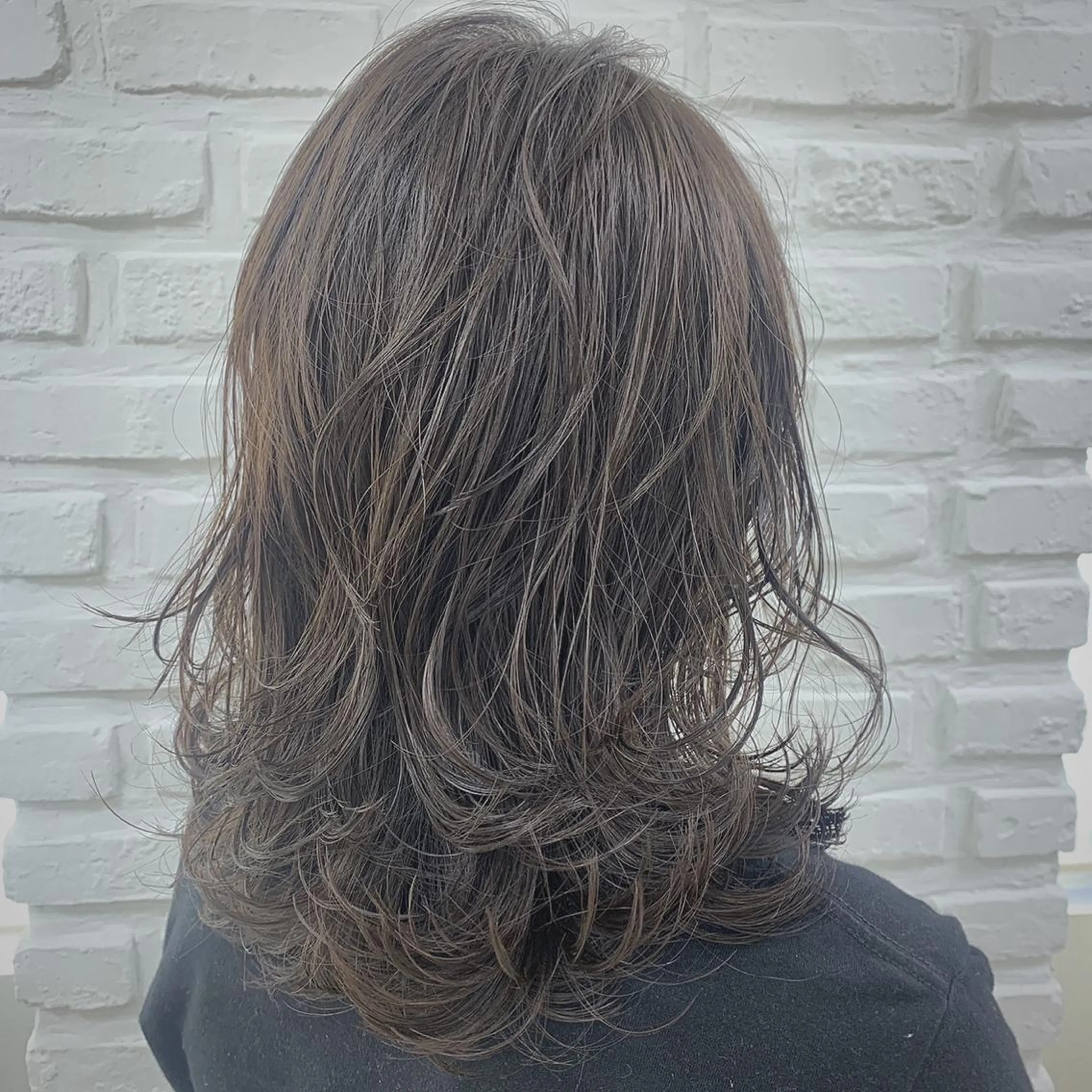 ミディアム カラー アッシュ ブリーチ 透明感カラー イルミナカラー ブリーチなしカラー ヘアカラー トリートメント 【デザインカラー】 粥川佳日望のヘアスタイル