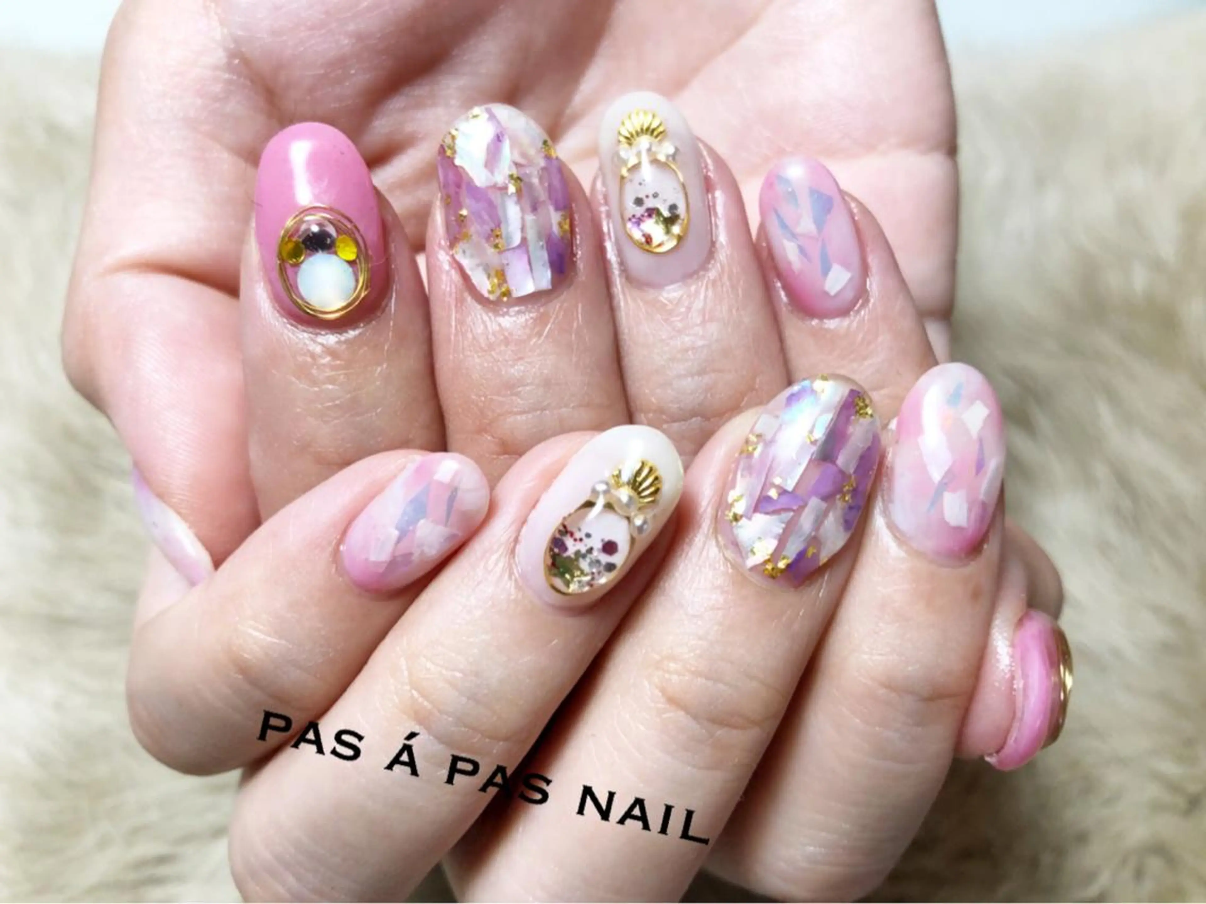 ネイル Yakko pas á pasのネイルデザイン