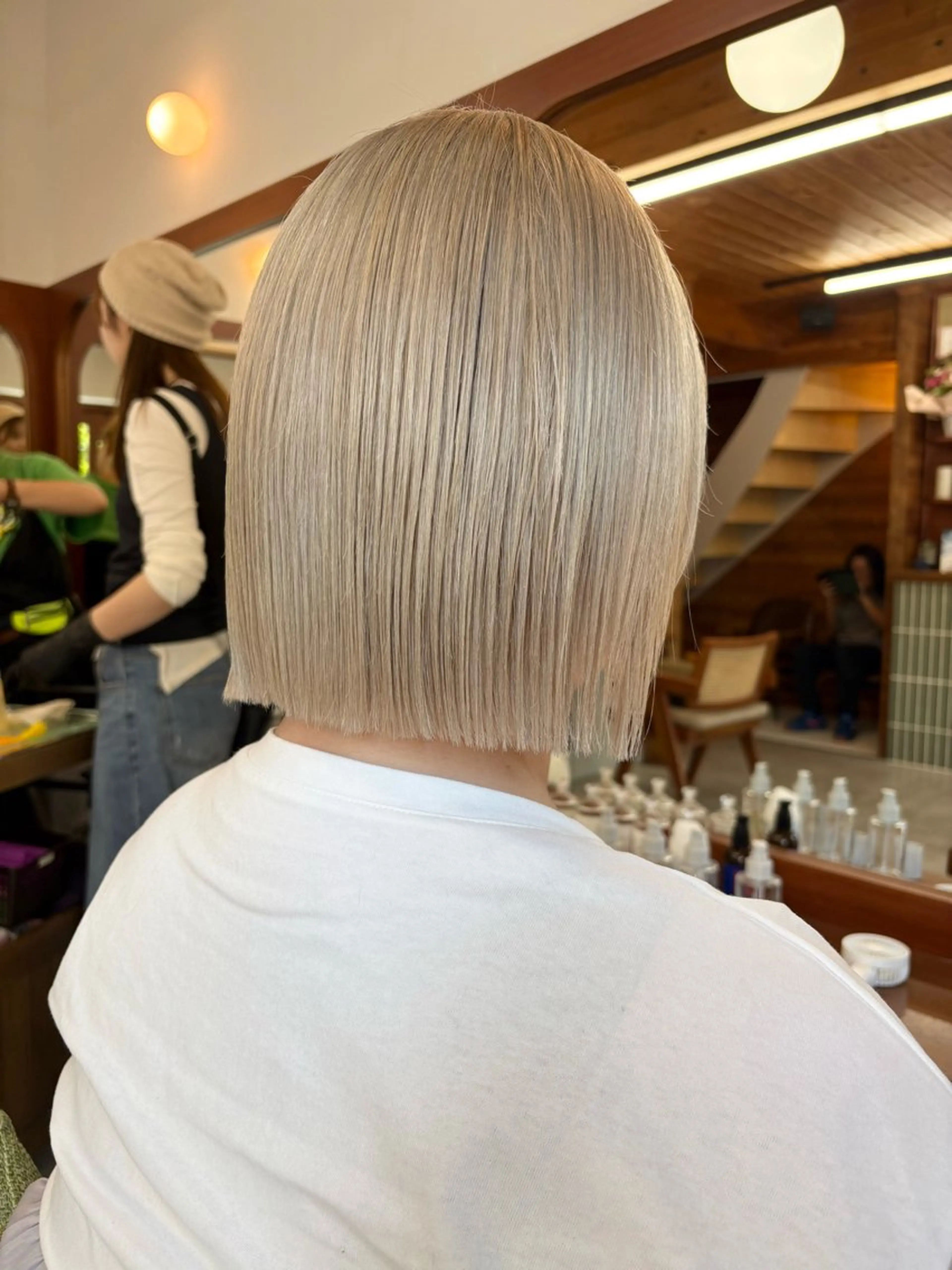 カラー ベージュカラー ホワイトベージュ ボブ ヘアカラー 五十嵐 雄毅のヘアスタイル