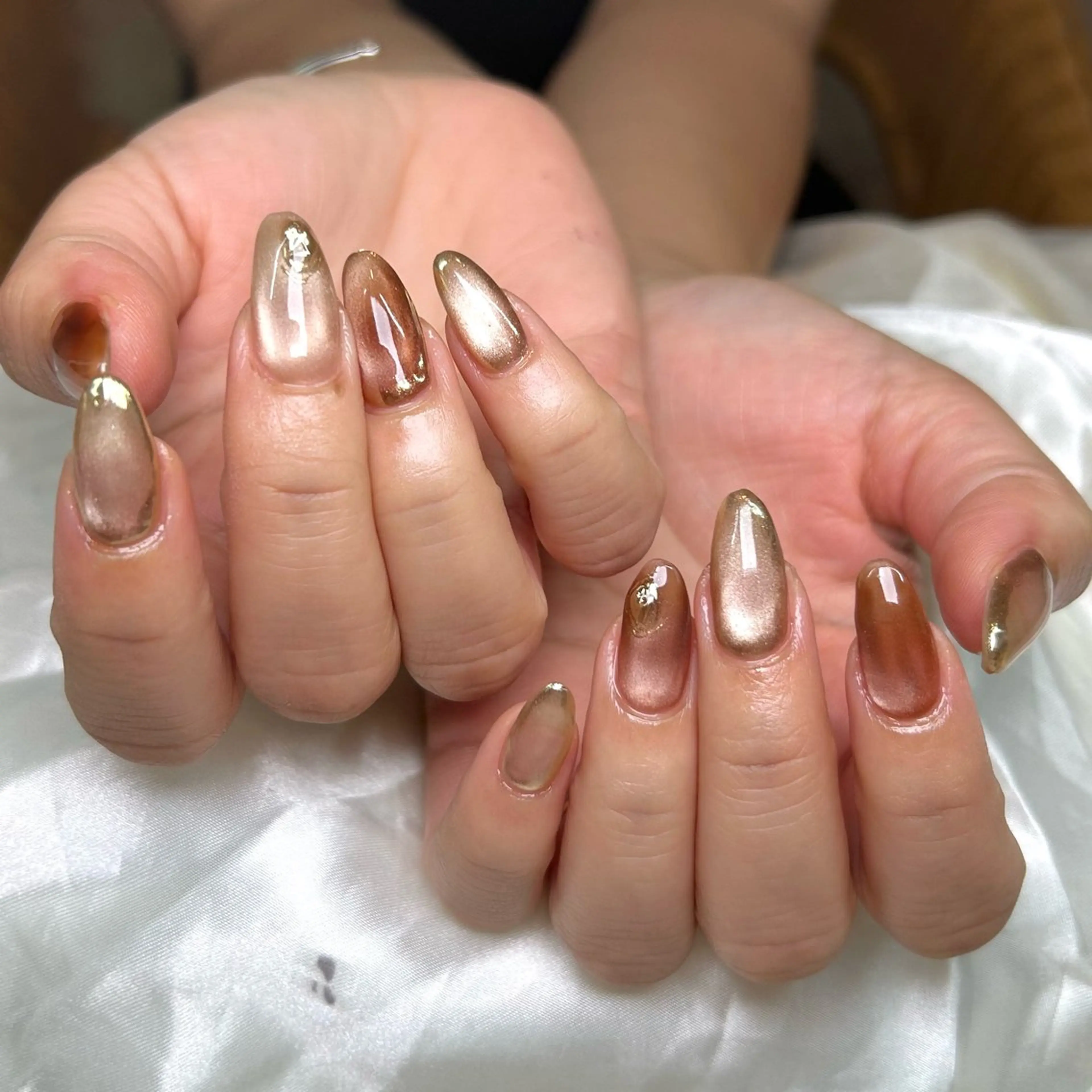 ネイル ブラウン マグネットネイル ハンドネイル shine'an fuka🌿🫧のネイルデザイン