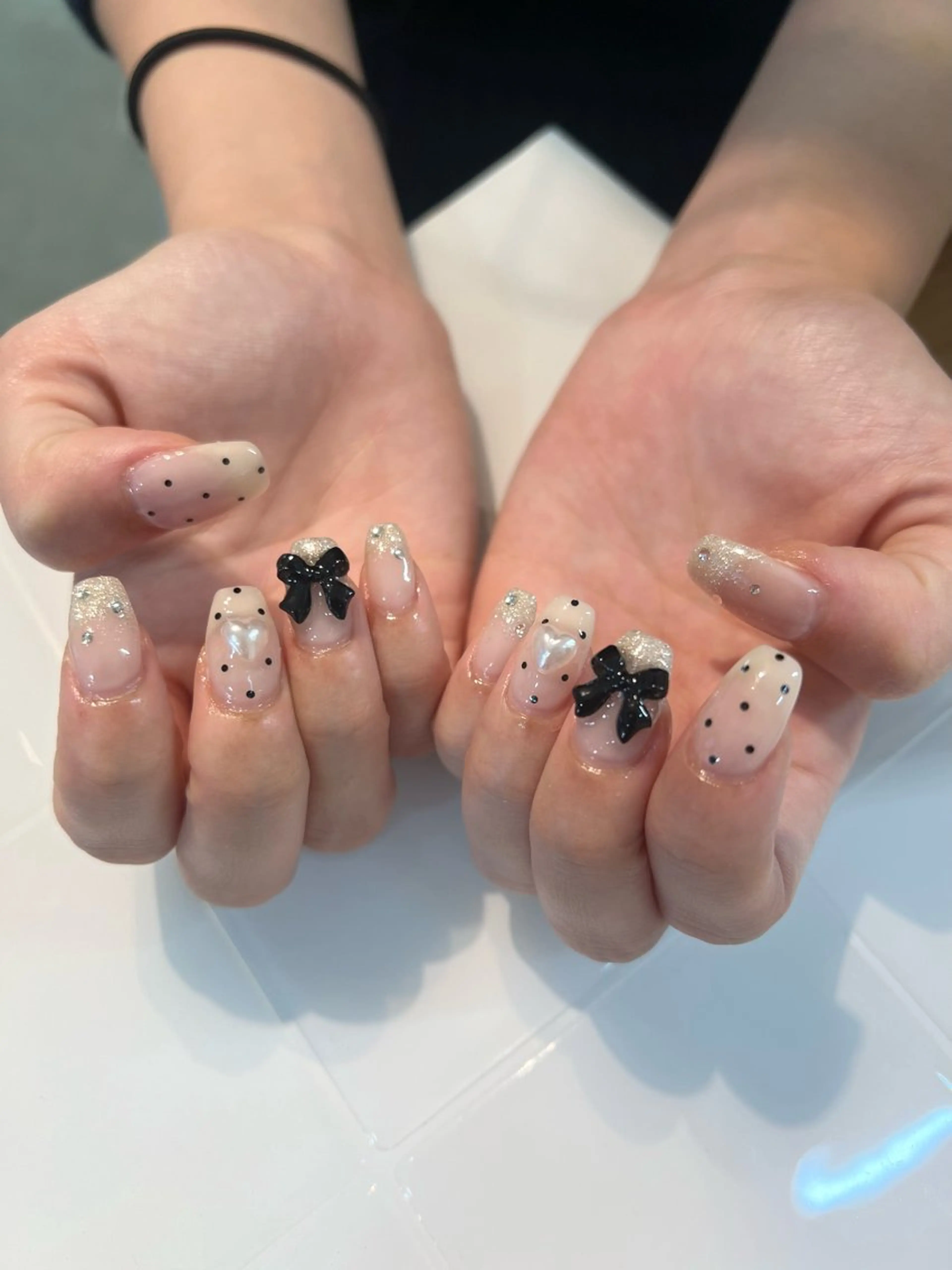 ネイル ホワイト ハンドネイル sio.nail&eyebrow salon shimokitazawa2号店所属・nailist mana𖤐´-のネイルデザイン