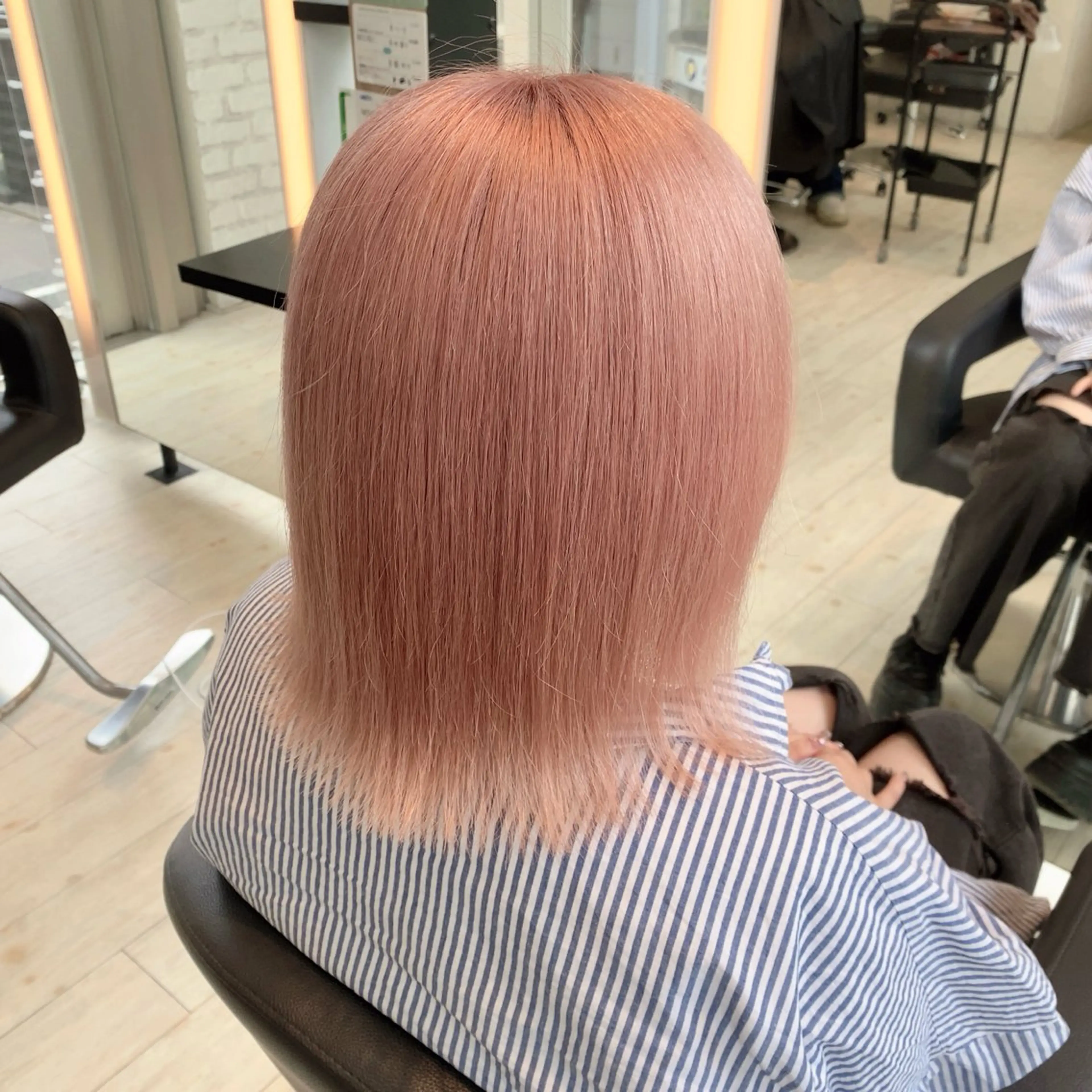 ショート カラー ブリーチ ピンクカラー ホワイトピンク ヘアカラー トリートメント ブリーチ/髪質改善/ 透明感カラー/暖色のヘアスタイル