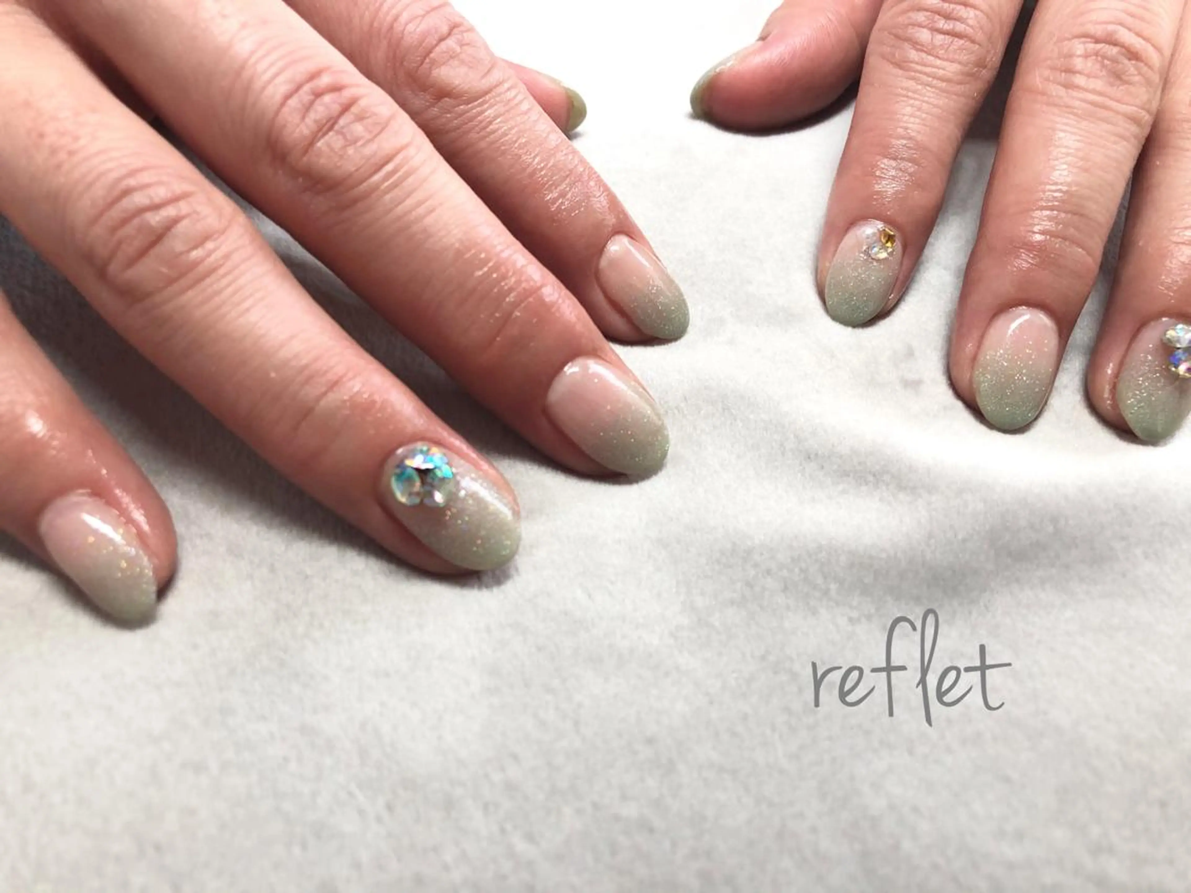 ネイル グラデーション ストーンネイル ハンドネイル reflet nailのネイルデザイン