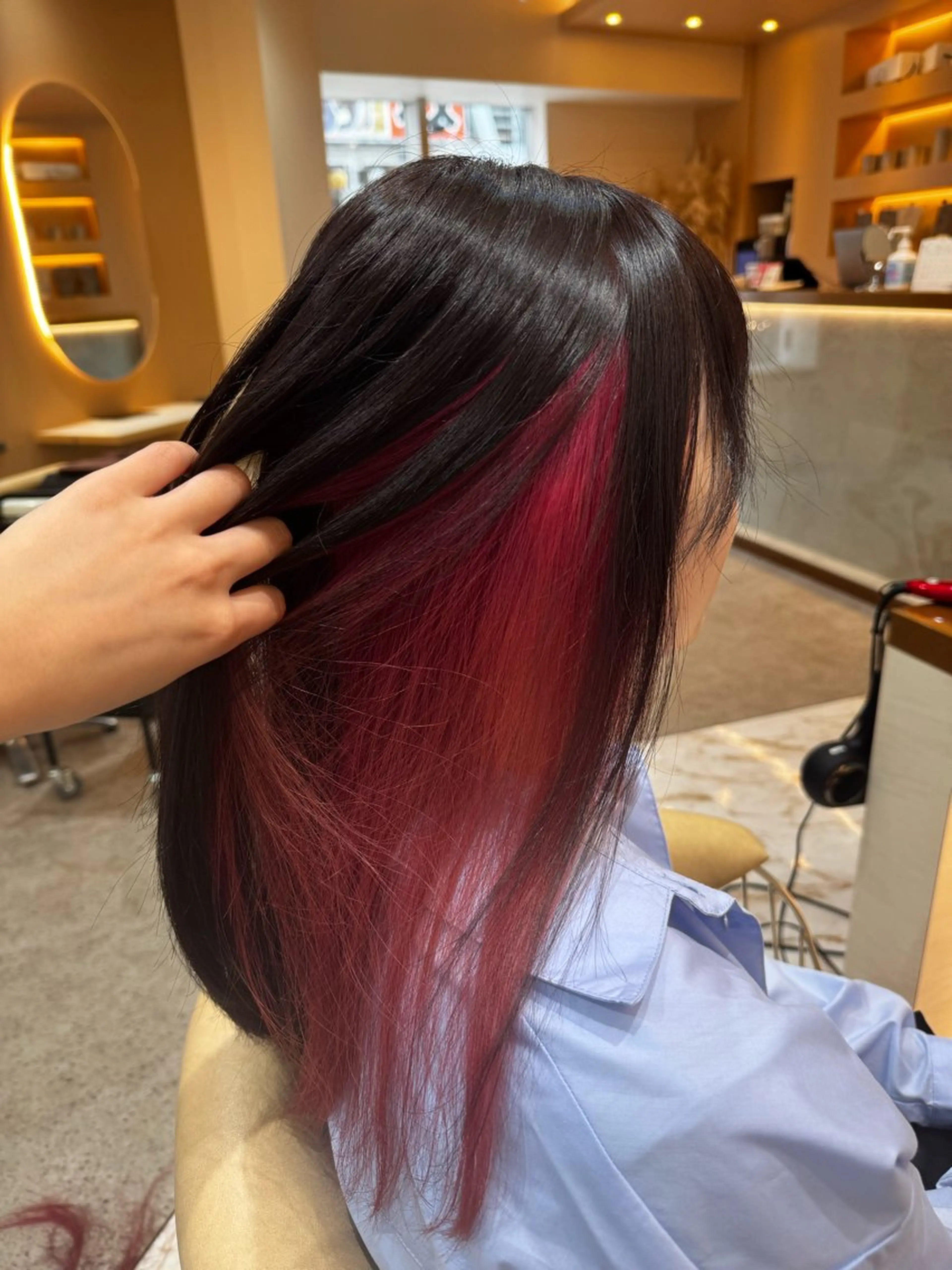 ミディアム カラー インナーカラー レッドカラー ♡ザクザクレイヤー× うる艶透明感♡西島のヘアスタイル