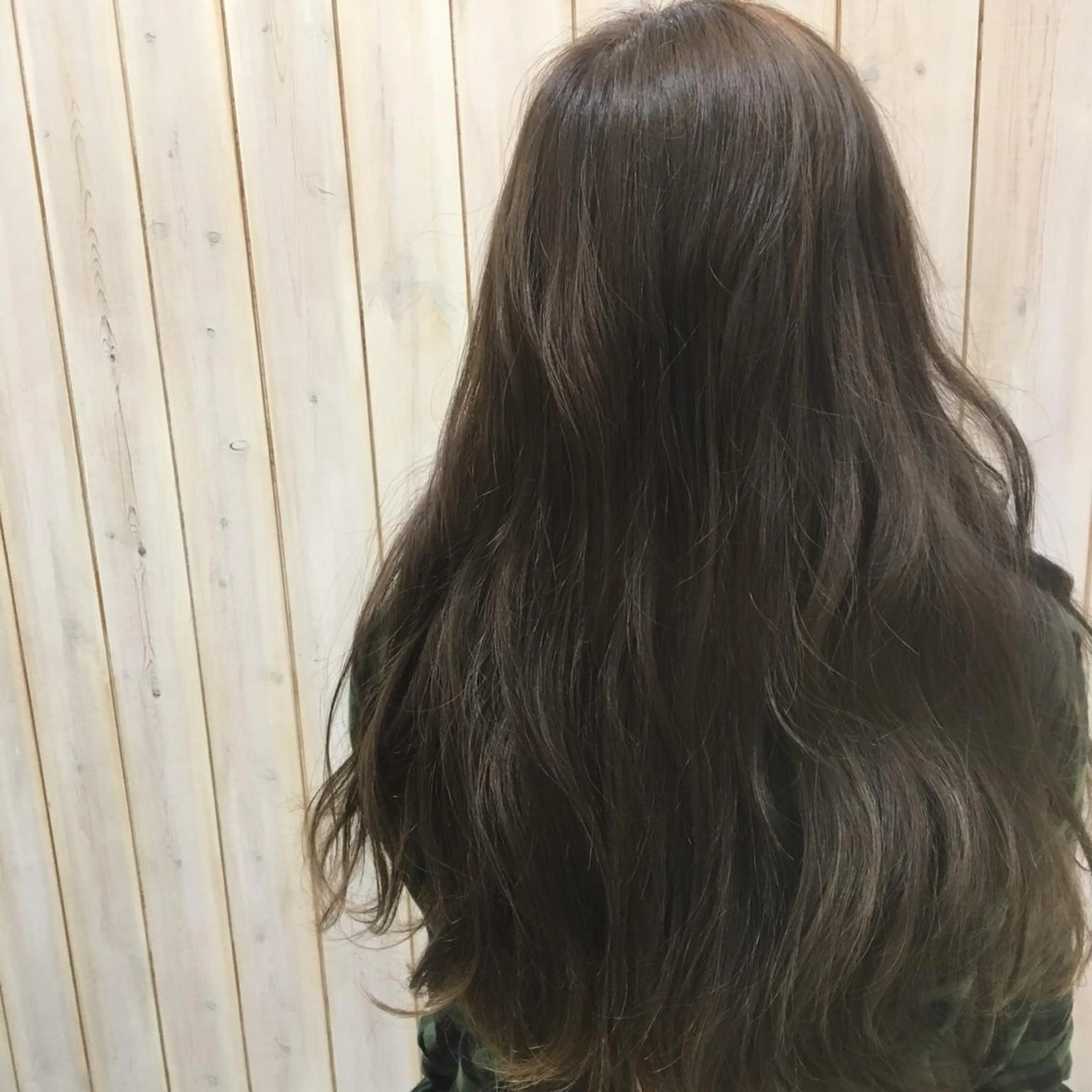 ロング カラー アッシュ アッシュグレー ハイライトカラー ハイライト ヘアカラー トリートメント おかにわ みりのヘアスタイル