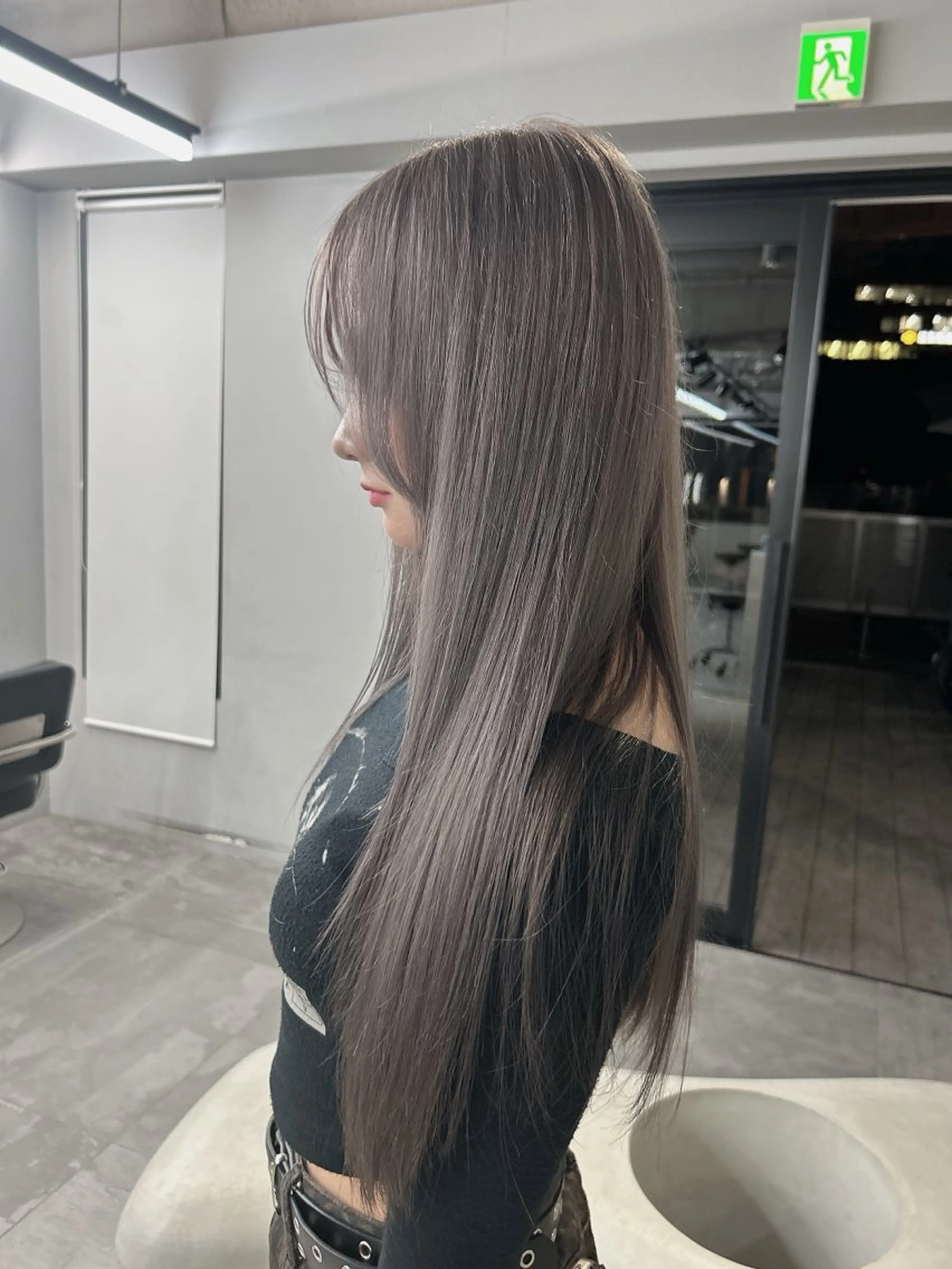 ロング アッシュ アッシュグレー ヘアカラー 透明感グレージュ 田島晃汰のヘアスタイル