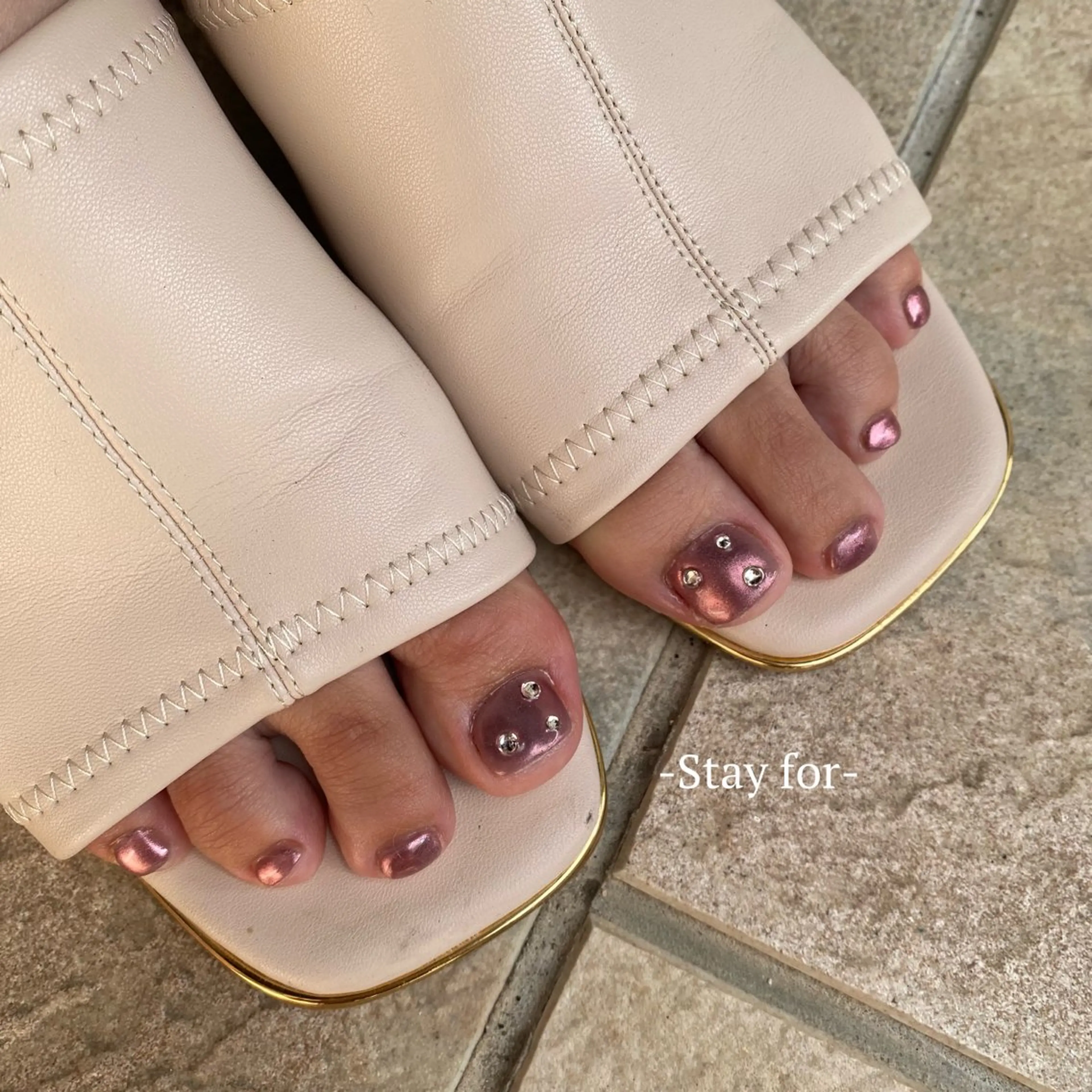 ネイル フットネイル ミラーネイル Stay for_ Sanaのネイルデザイン