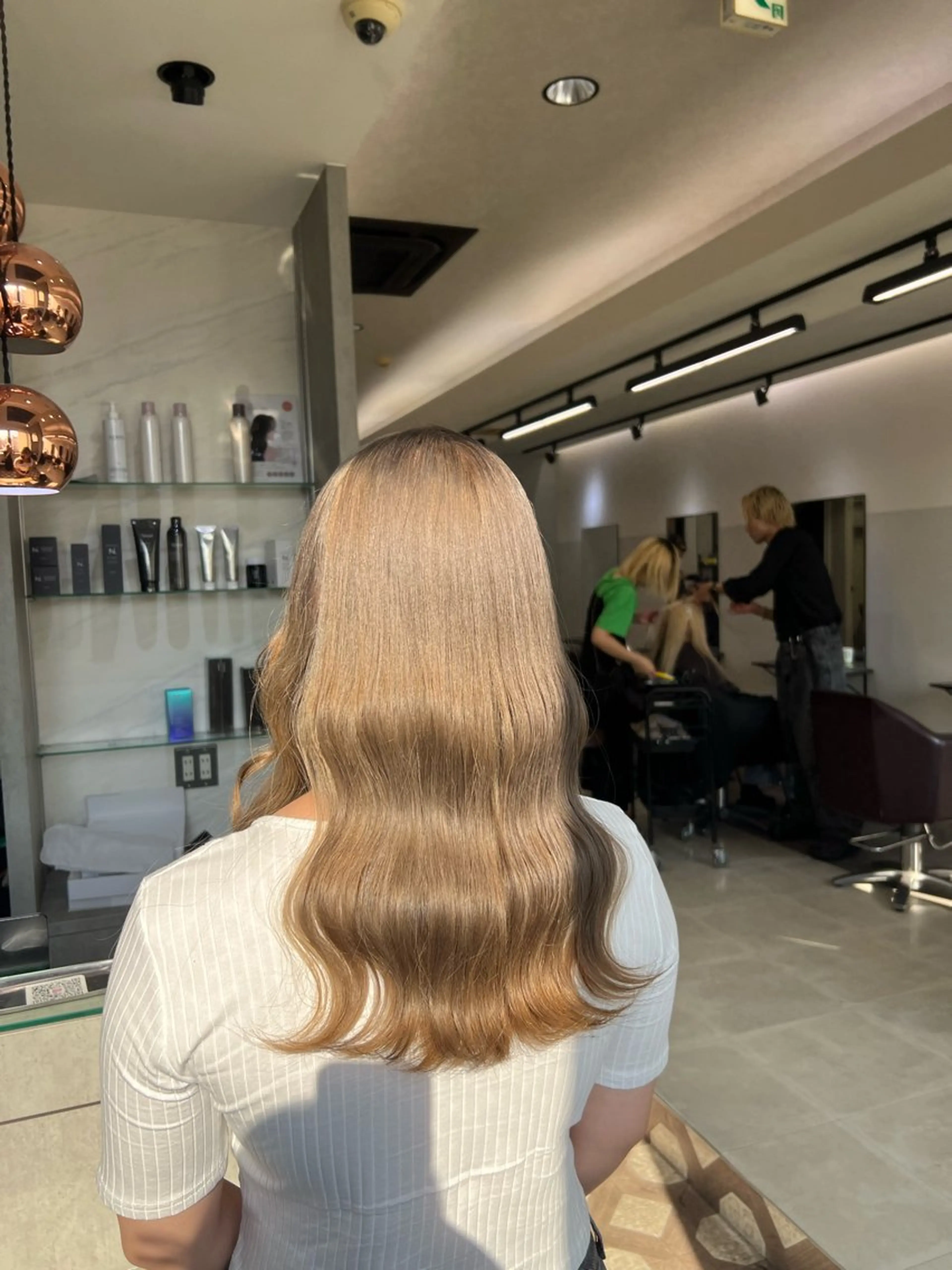 セミロング ヘアカラー maya レイヤーカットのヘアスタイル