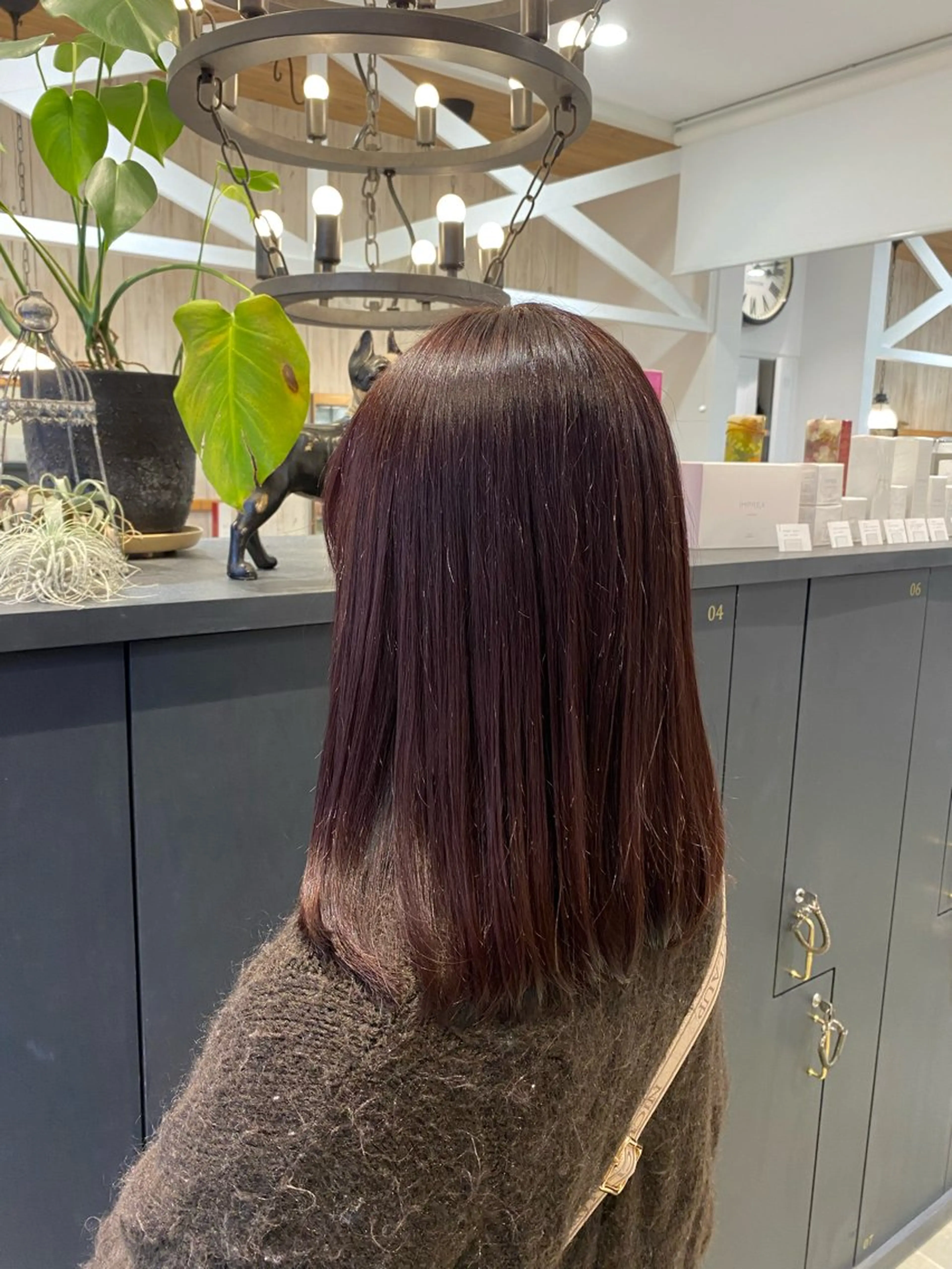 セミロング カラー ブラウンカラー レッドカラー レッドブラウン 柴田 枝利子のヘアスタイル