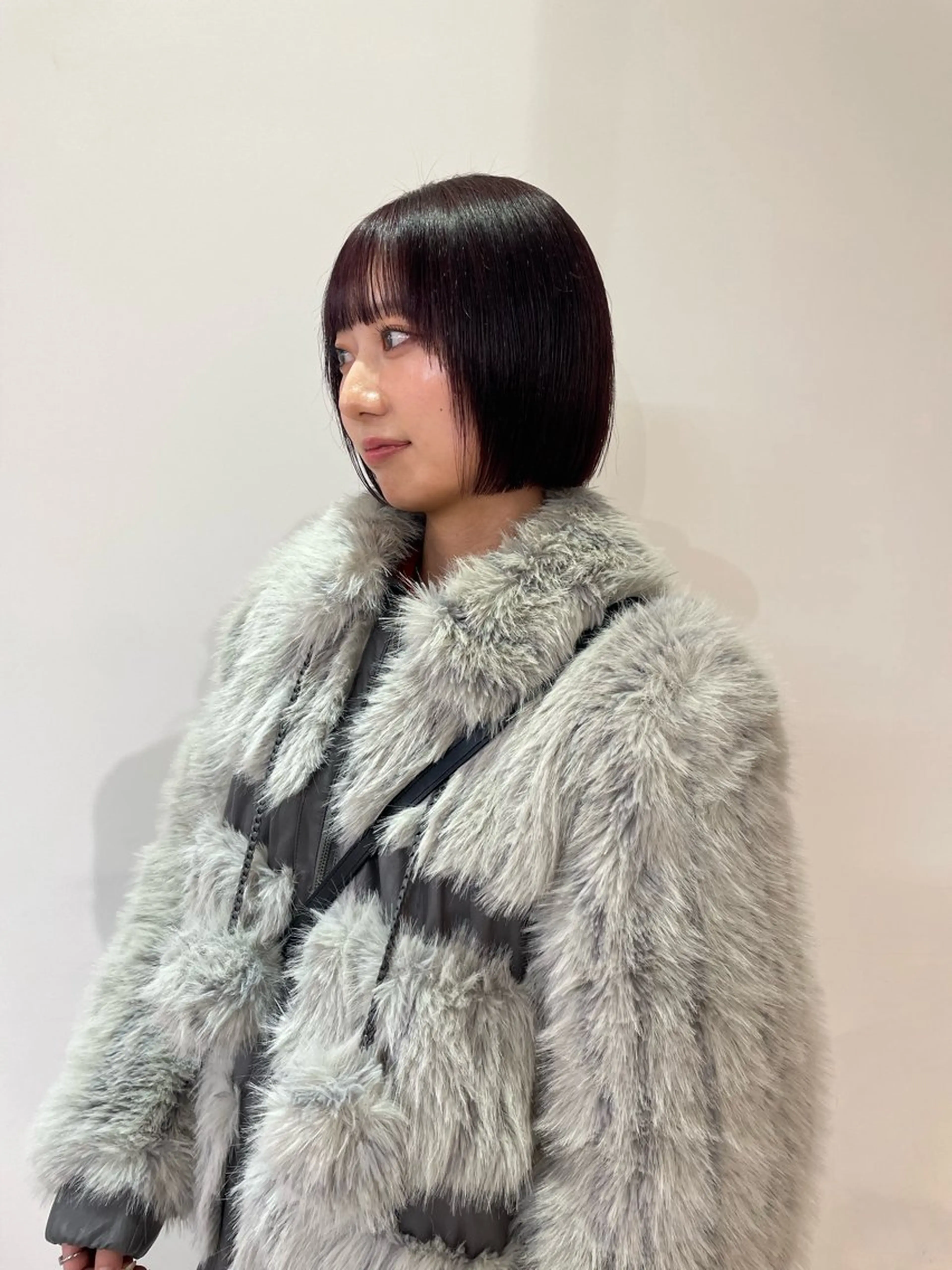 ミディアム カラー ボルドーカラー レッドカラー ボブ カット ヘアカラー トリートメント MIU/ルーツカラー ボブ/顔周りレイヤーのヘアスタイル