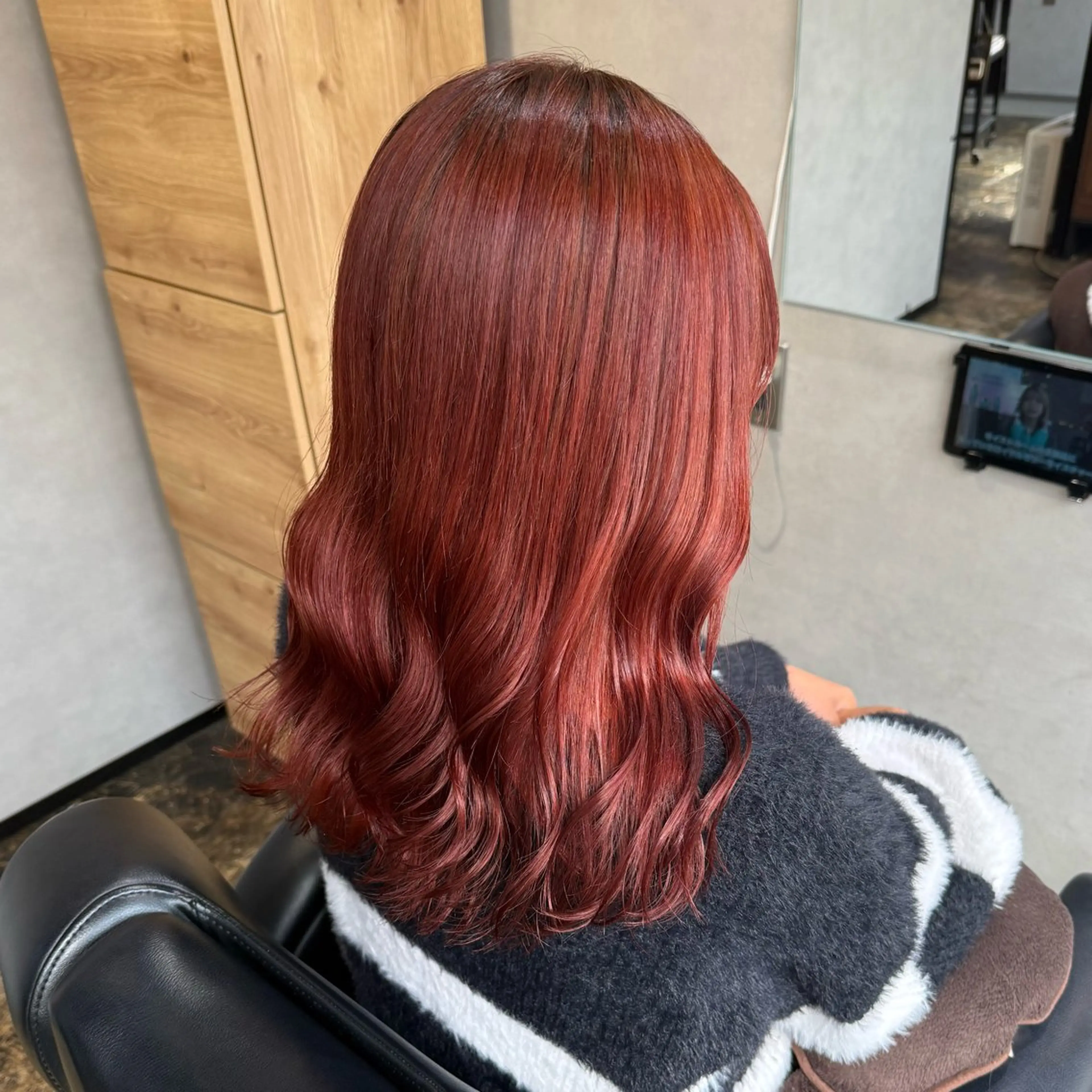 セミロング カット ヘアカラー トリートメント 透明感カラー/パーマ 🌀アオノアユミのヘアスタイル