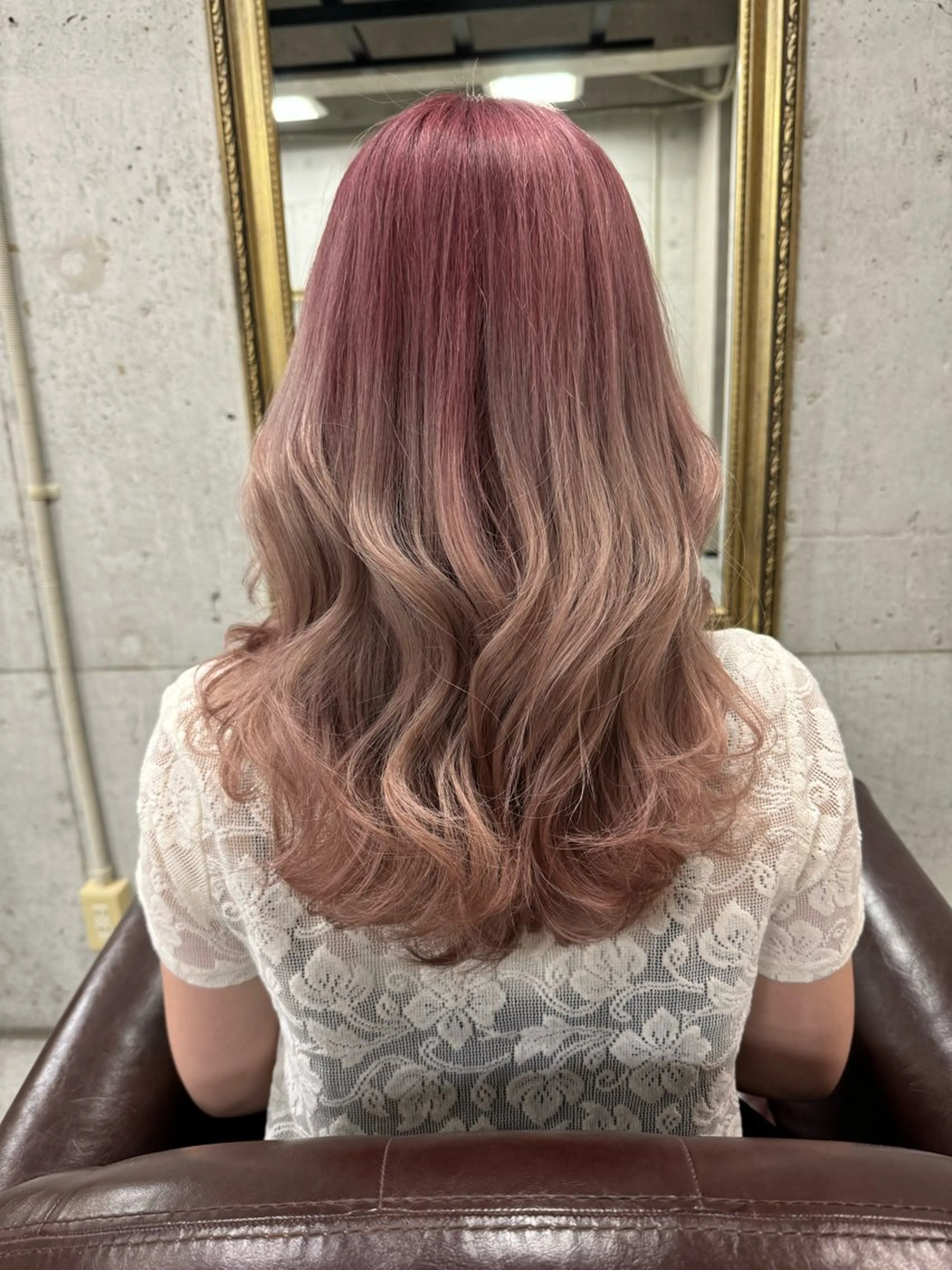 セミロング カラー グラデーションカラー ピンクカラー 福岡 拓実のヘアスタイル