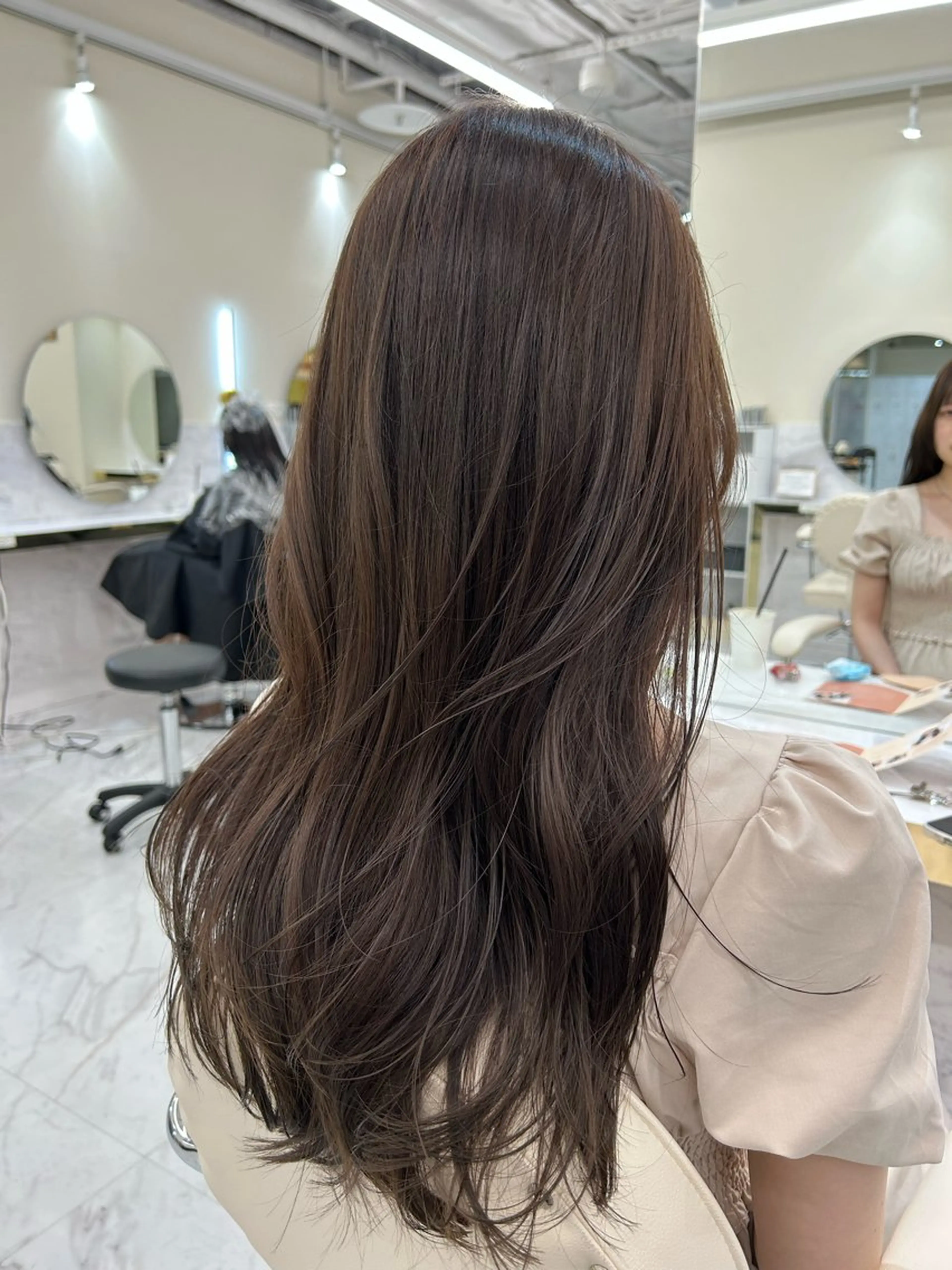 セミロング 髪質改善カラー 🫧川井麻由のヘアスタイル