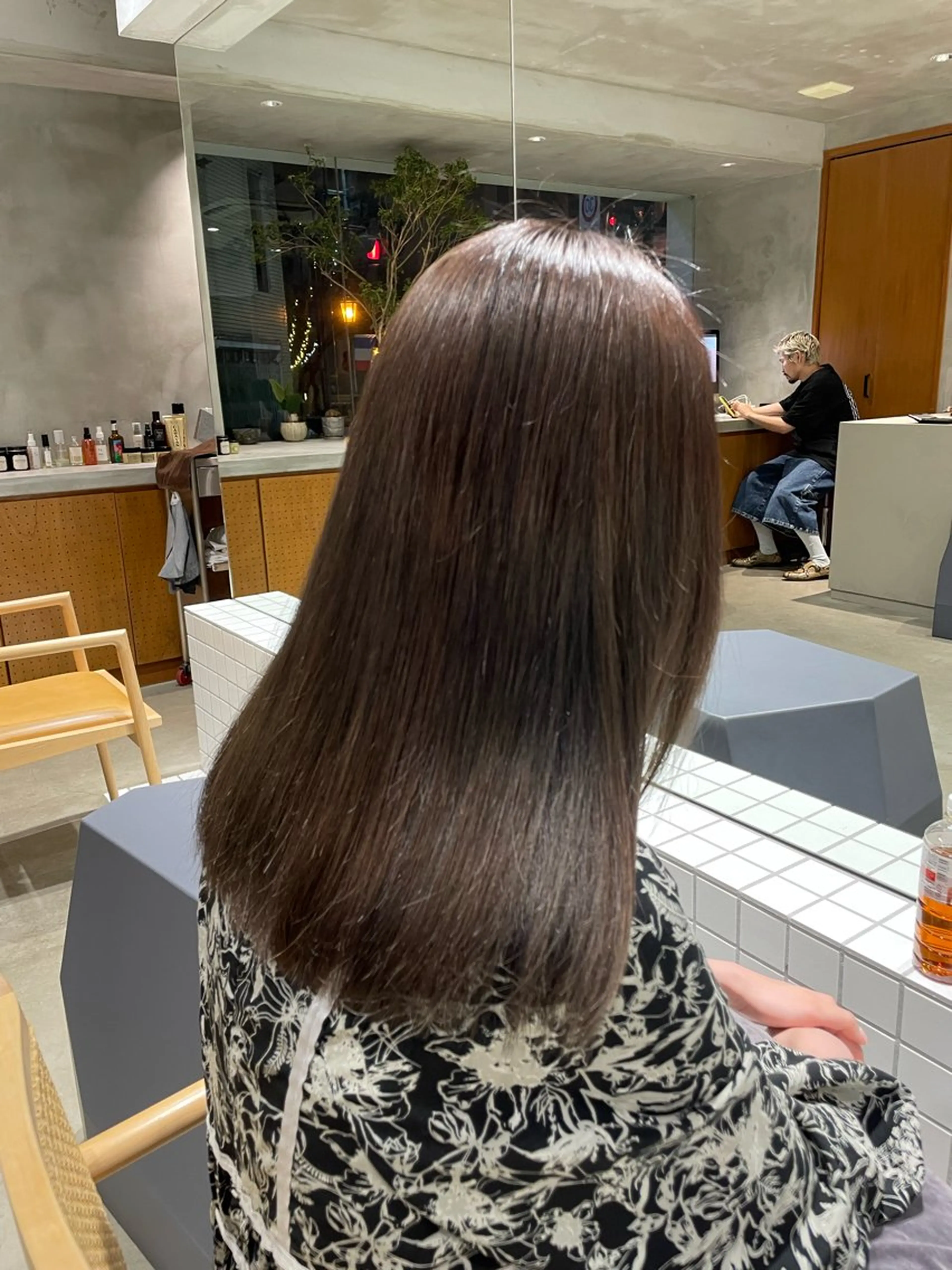 セミロング カラー 頼金 愛海のヘアスタイル