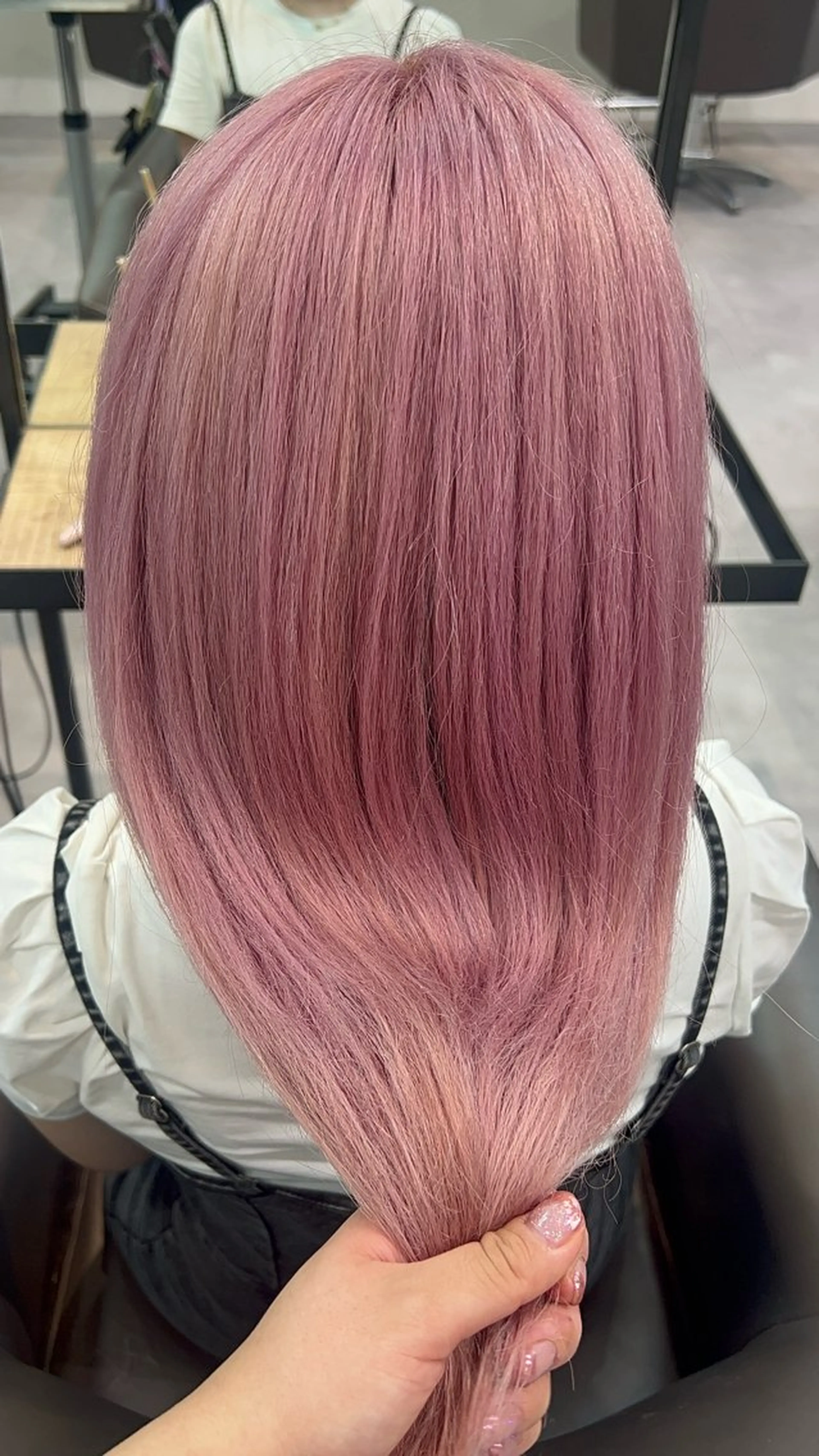 ロング カラー ブリーチ ケアブリーチ ピンクカラー ホワイトピンク ロング ヘアカラー トリートメント ハイトーン 永田翔華のヘアスタイル
