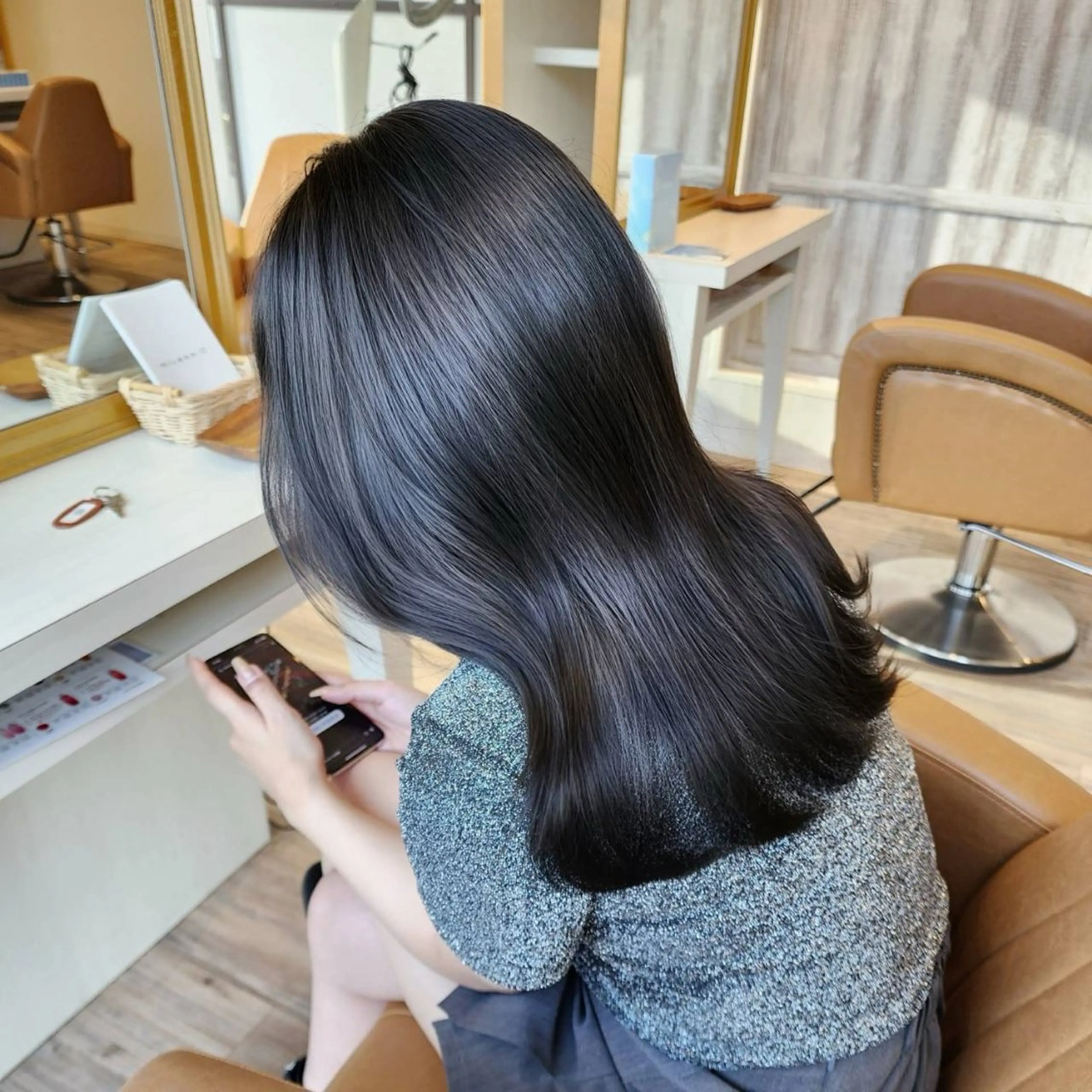 セミロング カラー ヘアカラー トリートメント 艶髪✖️透明感/ 暗髪🩶/AOIのヘアスタイル