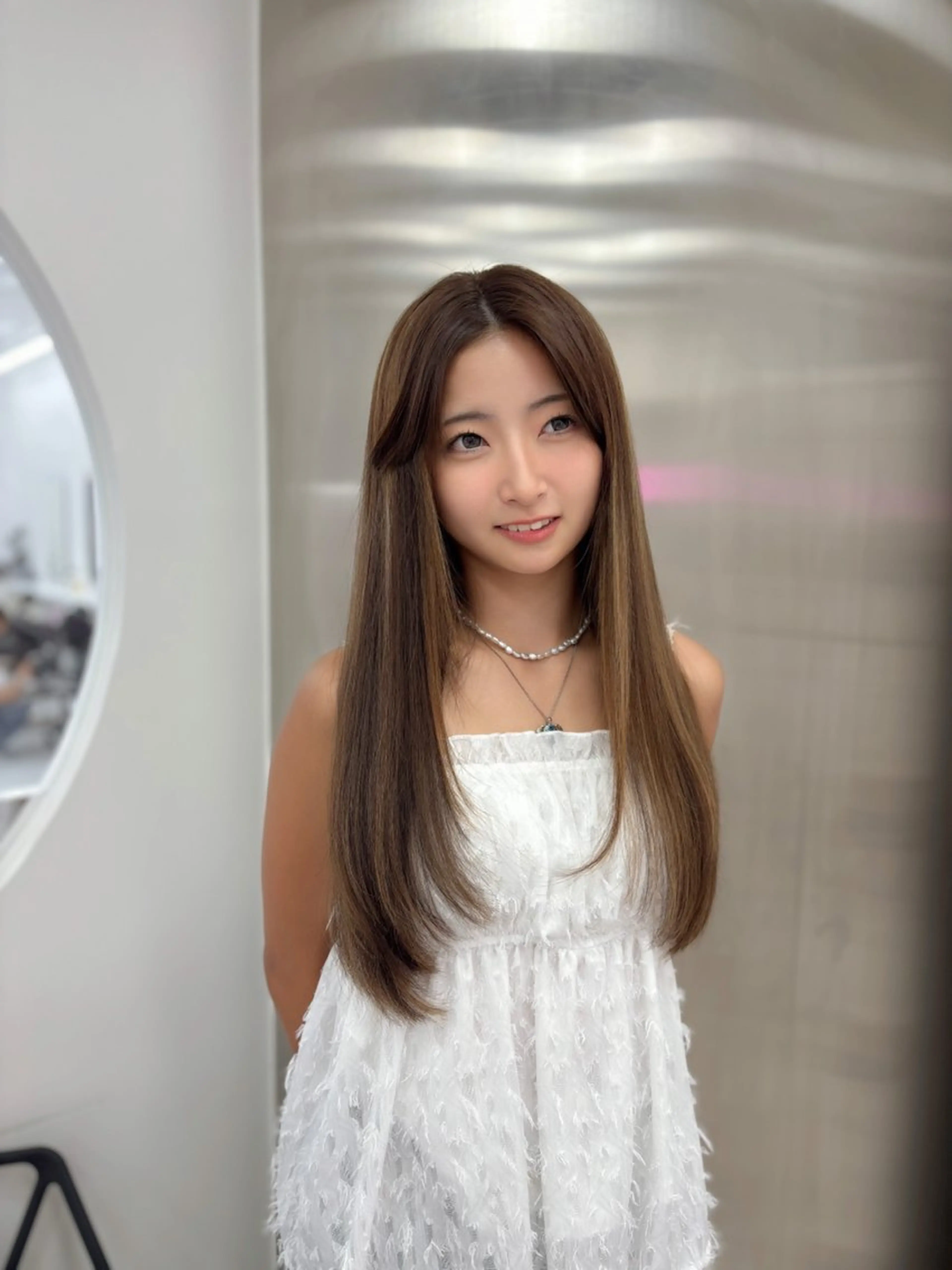 セミロング カラー ヘアカラー トリートメント ヘッドスパ ヘアセット 韓国レイヤー ハッシュカットのヘアスタイル