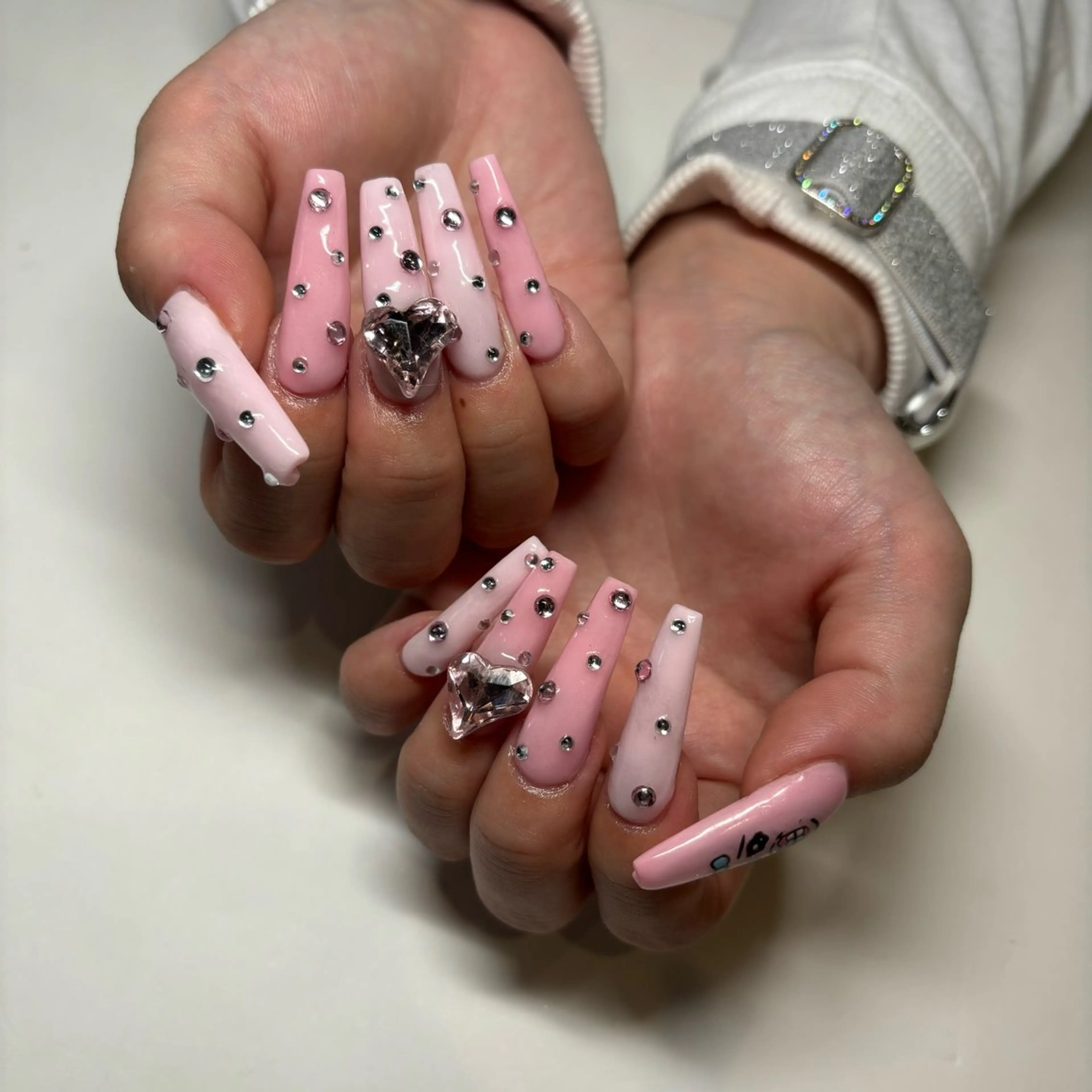 ネイル ストーンネイル ハンドネイル maki nailのネイルデザイン