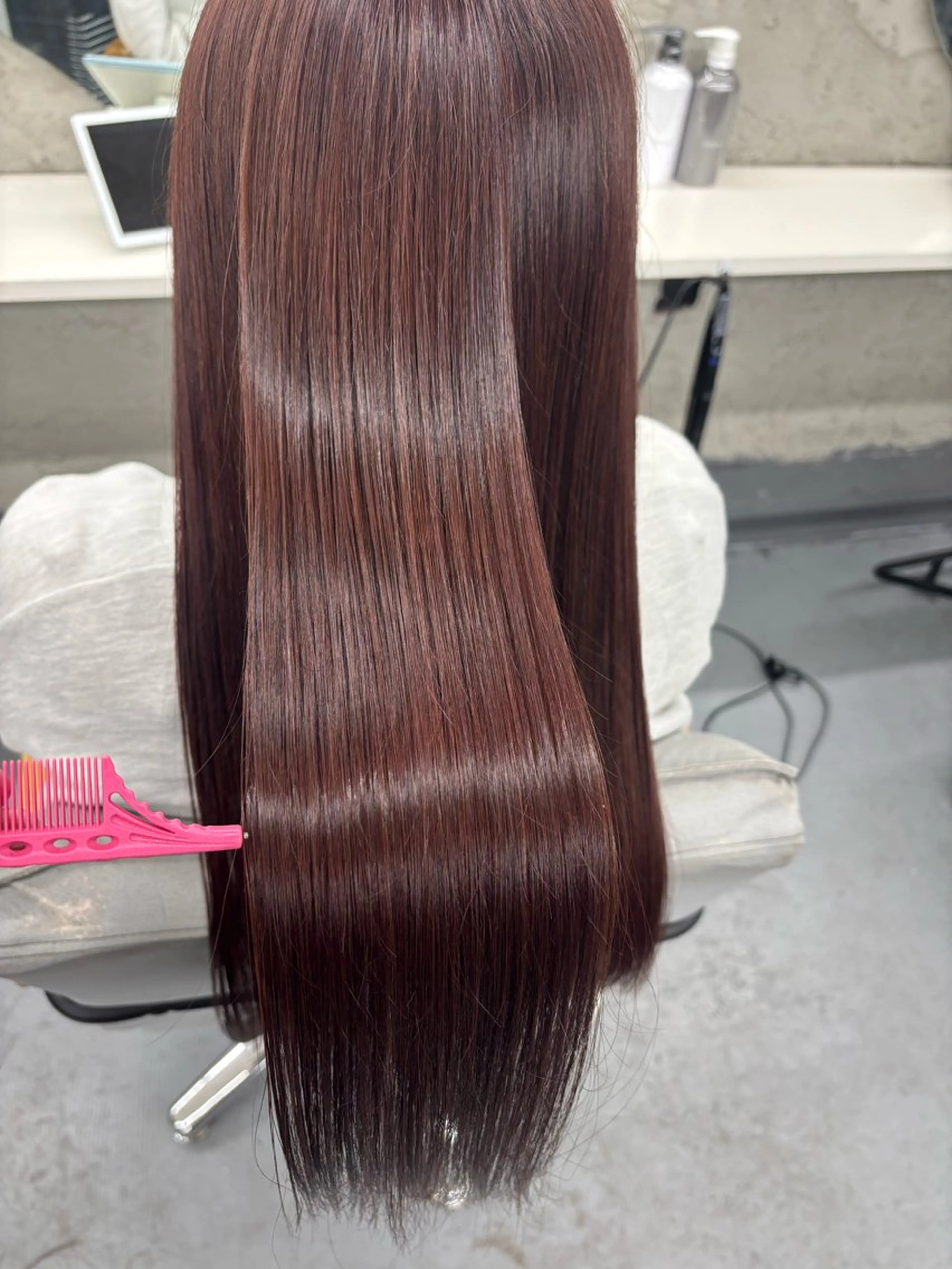 ロング カラー 腰越 麻奈のヘアスタイル